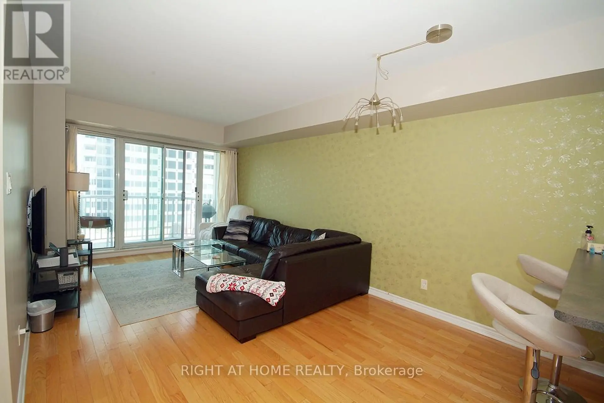#702 200 RIDEAU STREET - Image 5