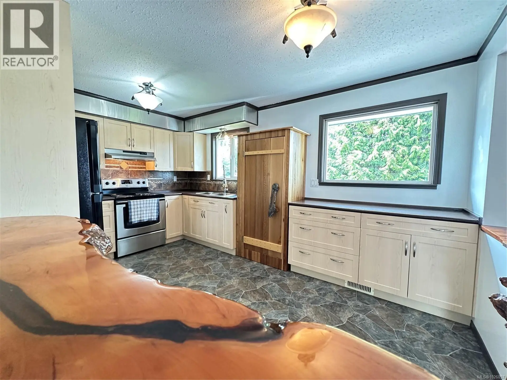 Property at 2365 CATALA PL, Port McNeill, BC