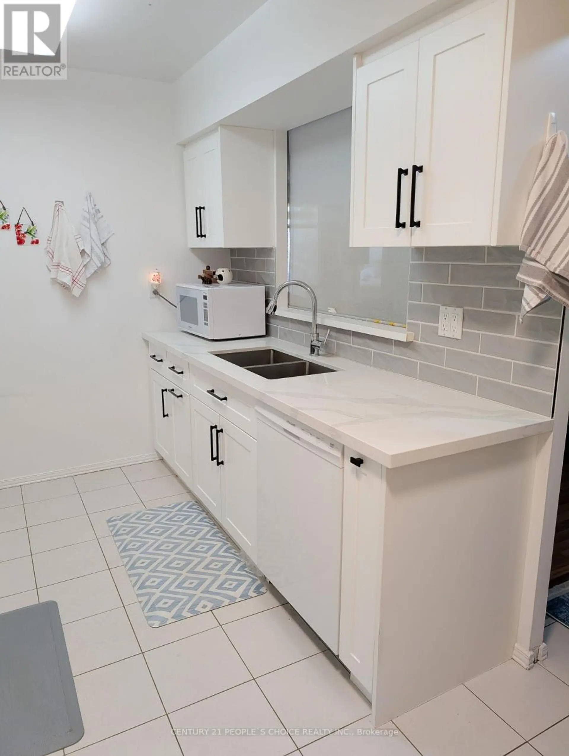 #403 30 GREENFIELD AVENUE - Image 5