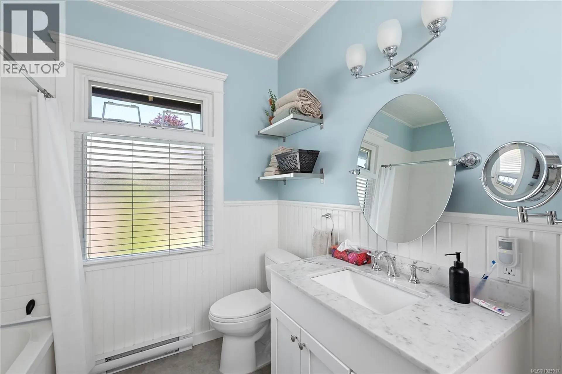 Property at 3033 CEDAR HILL RD, Victoria, BC