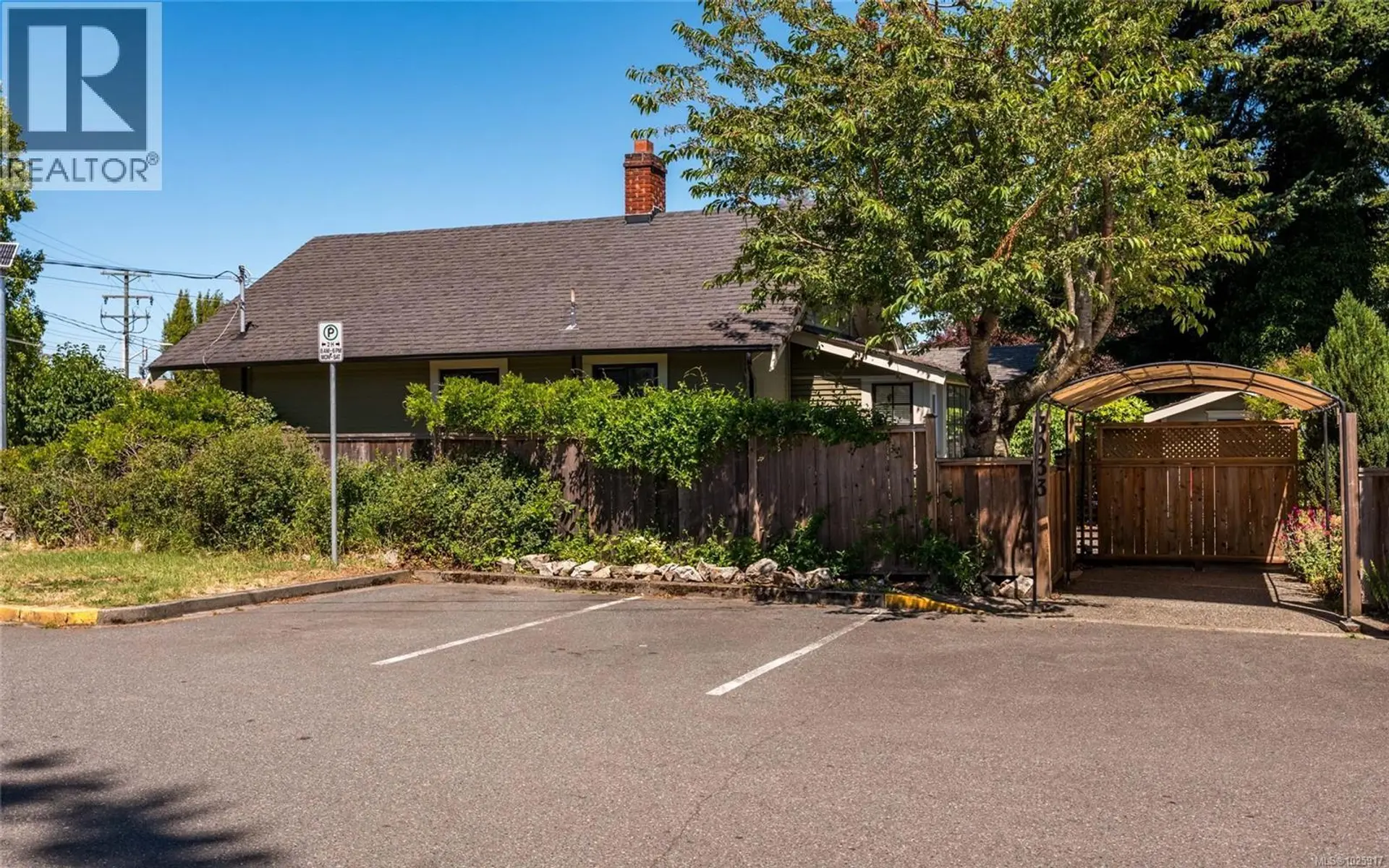 Property at 3033 CEDAR HILL RD, Victoria, BC