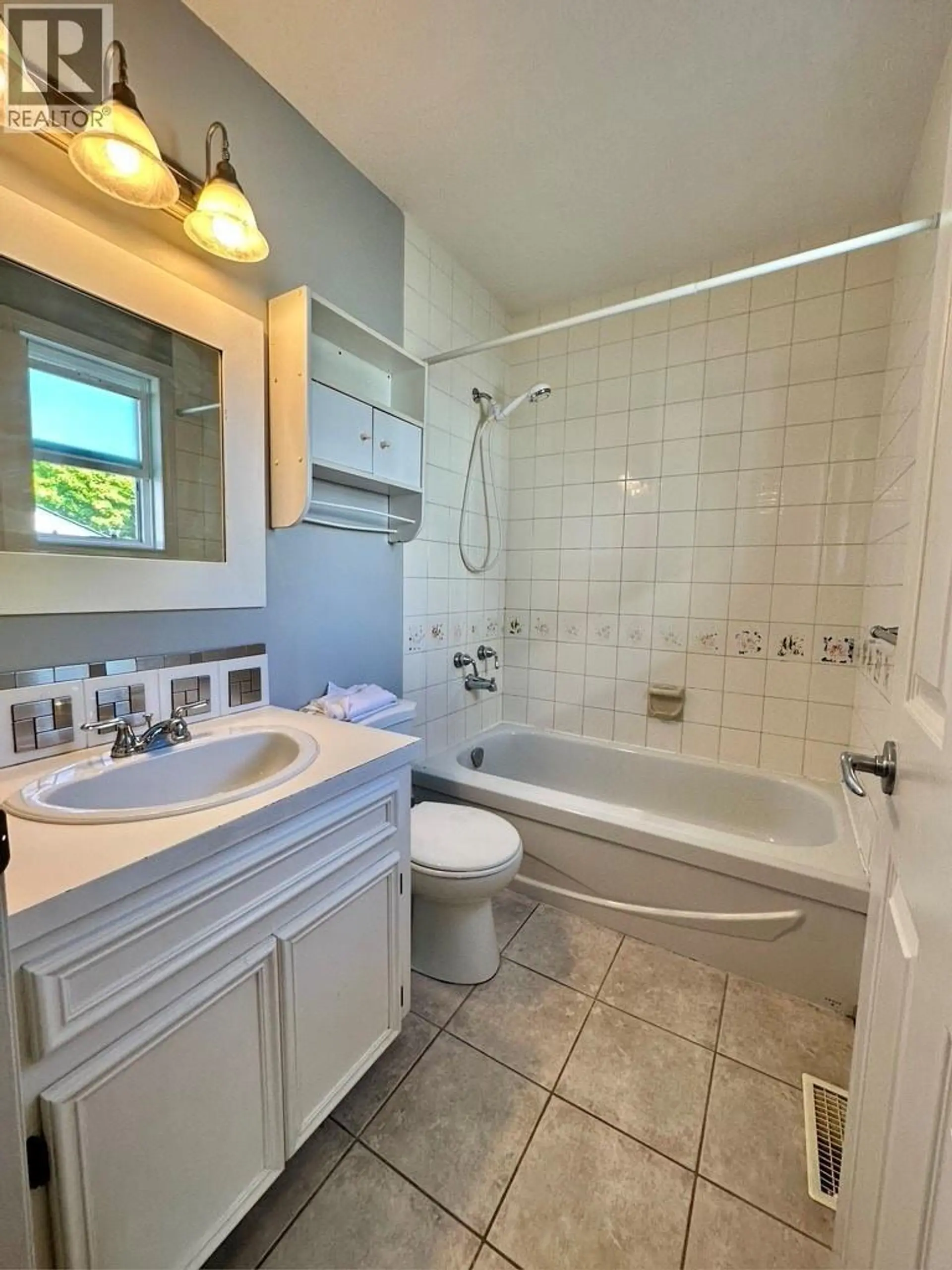 Property at #404 3155 GORDON DRIVE, Kelowna, BC