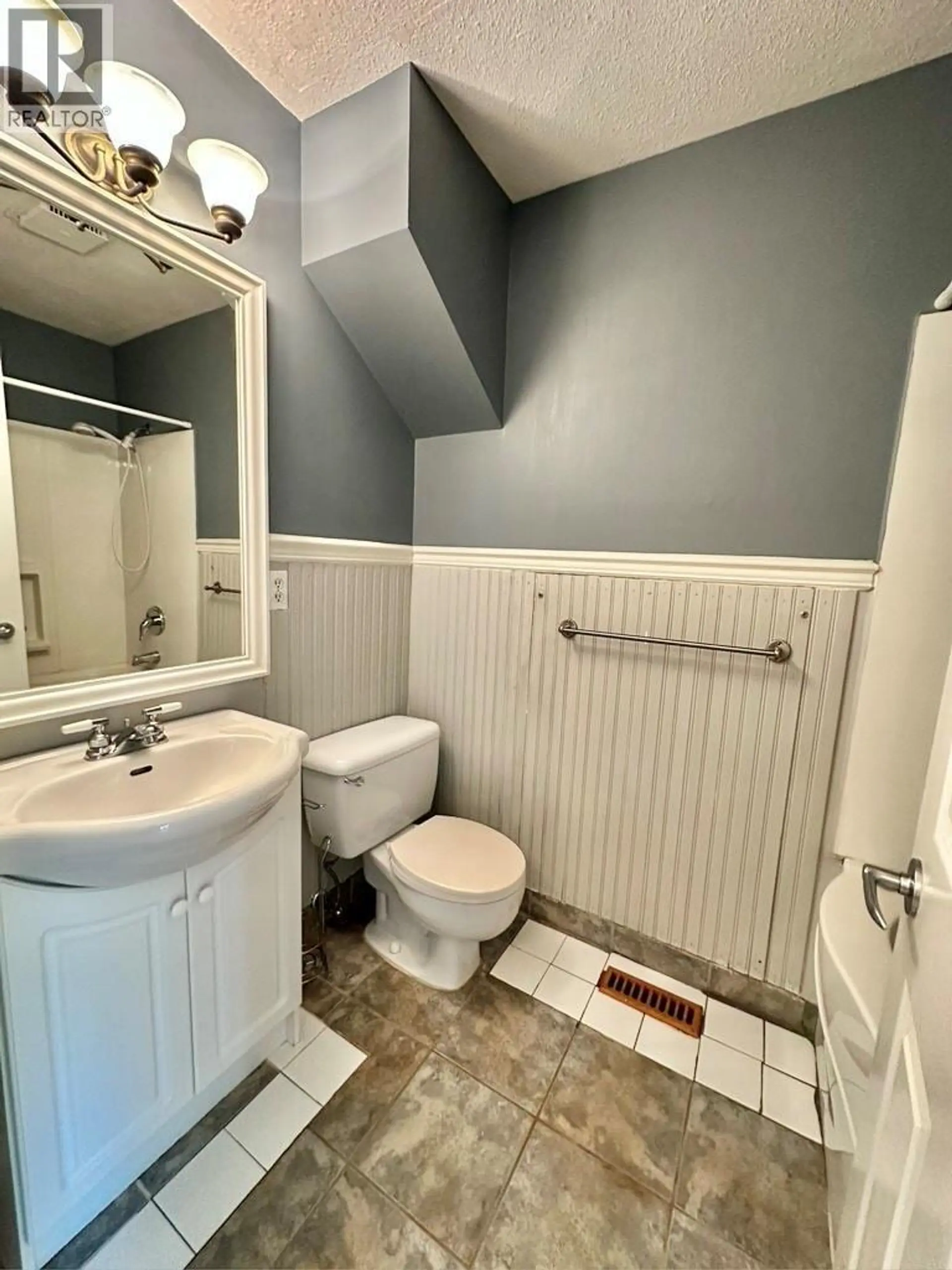 Property at #404 3155 GORDON DRIVE, Kelowna, BC