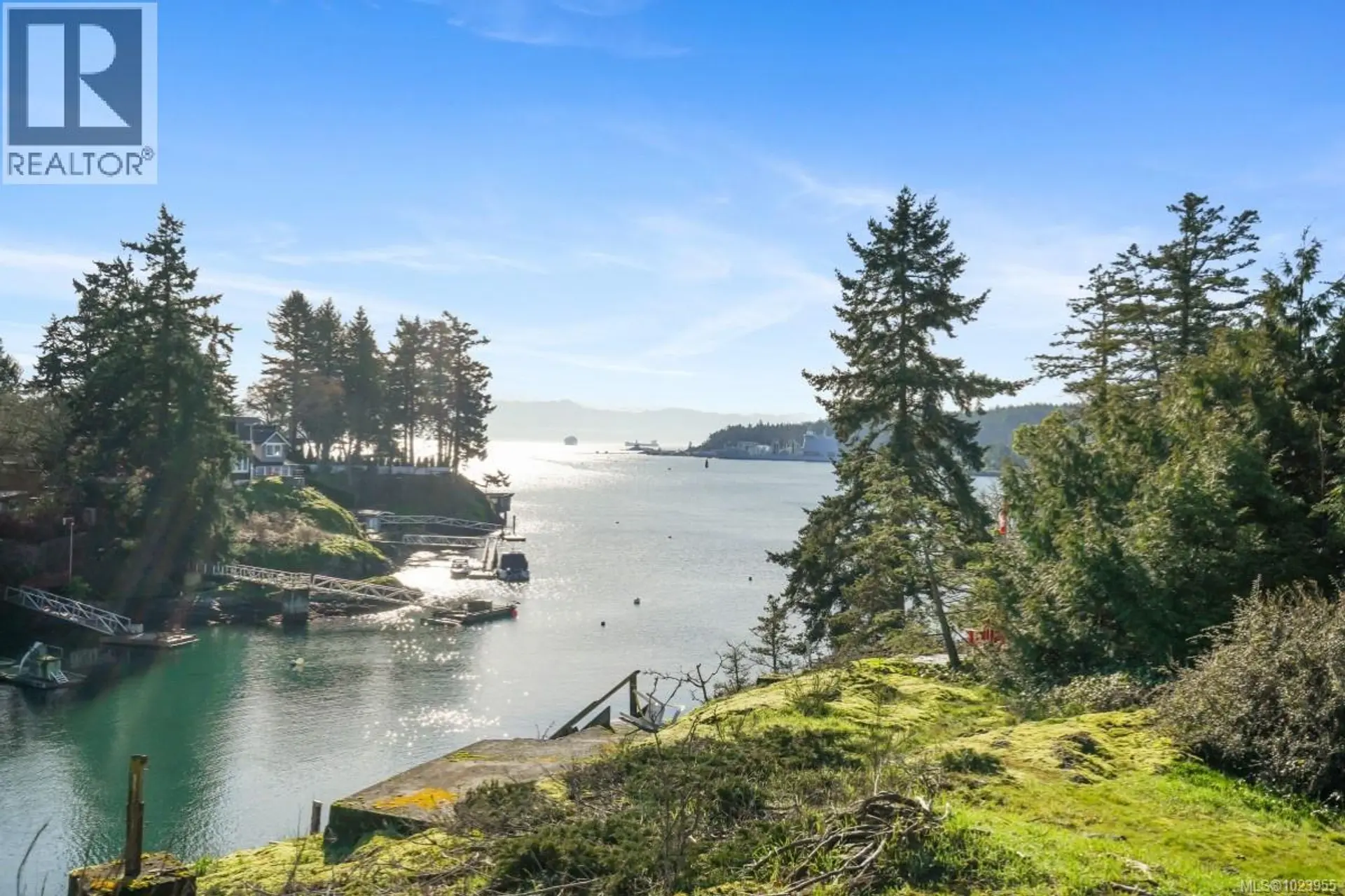 Property at 304 BESSBOROUGH AVE, View Royal, BC