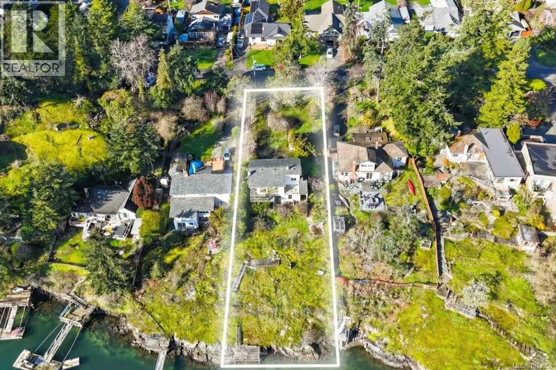 Property at 304 BESSBOROUGH AVE, View Royal, BC