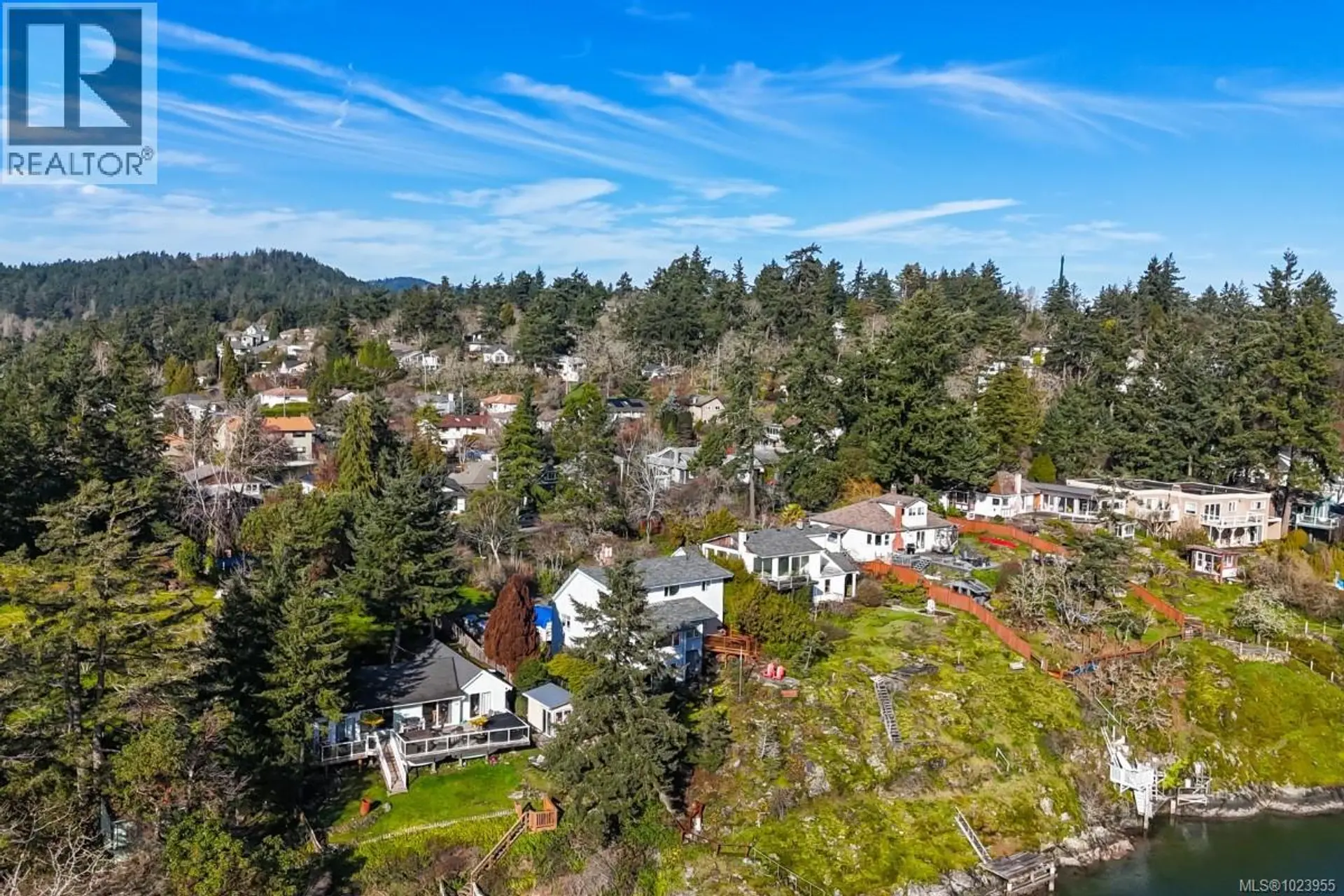 Property at 304 BESSBOROUGH AVE, View Royal, BC