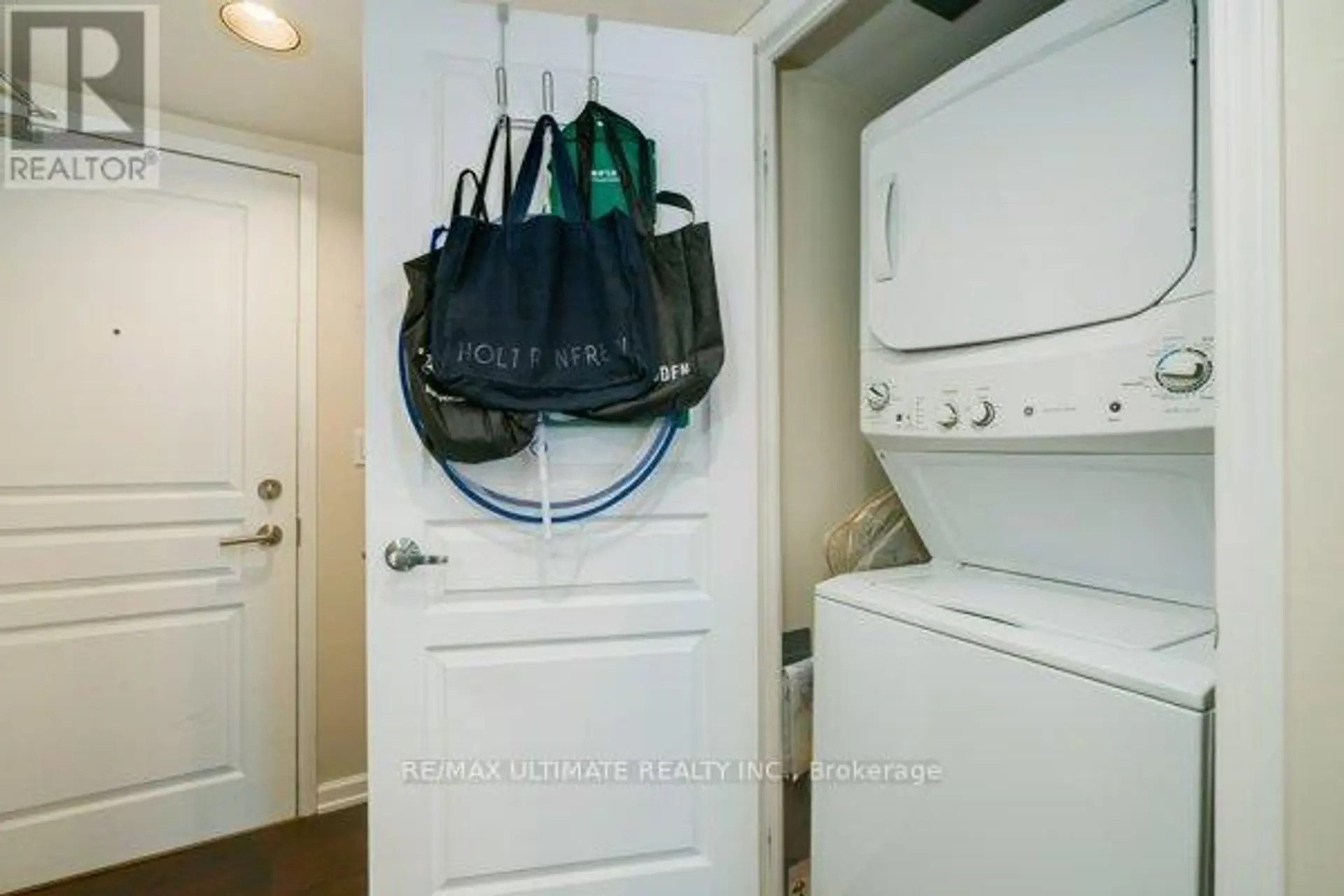 #1004 140 SIMCOE STREET - Image 4