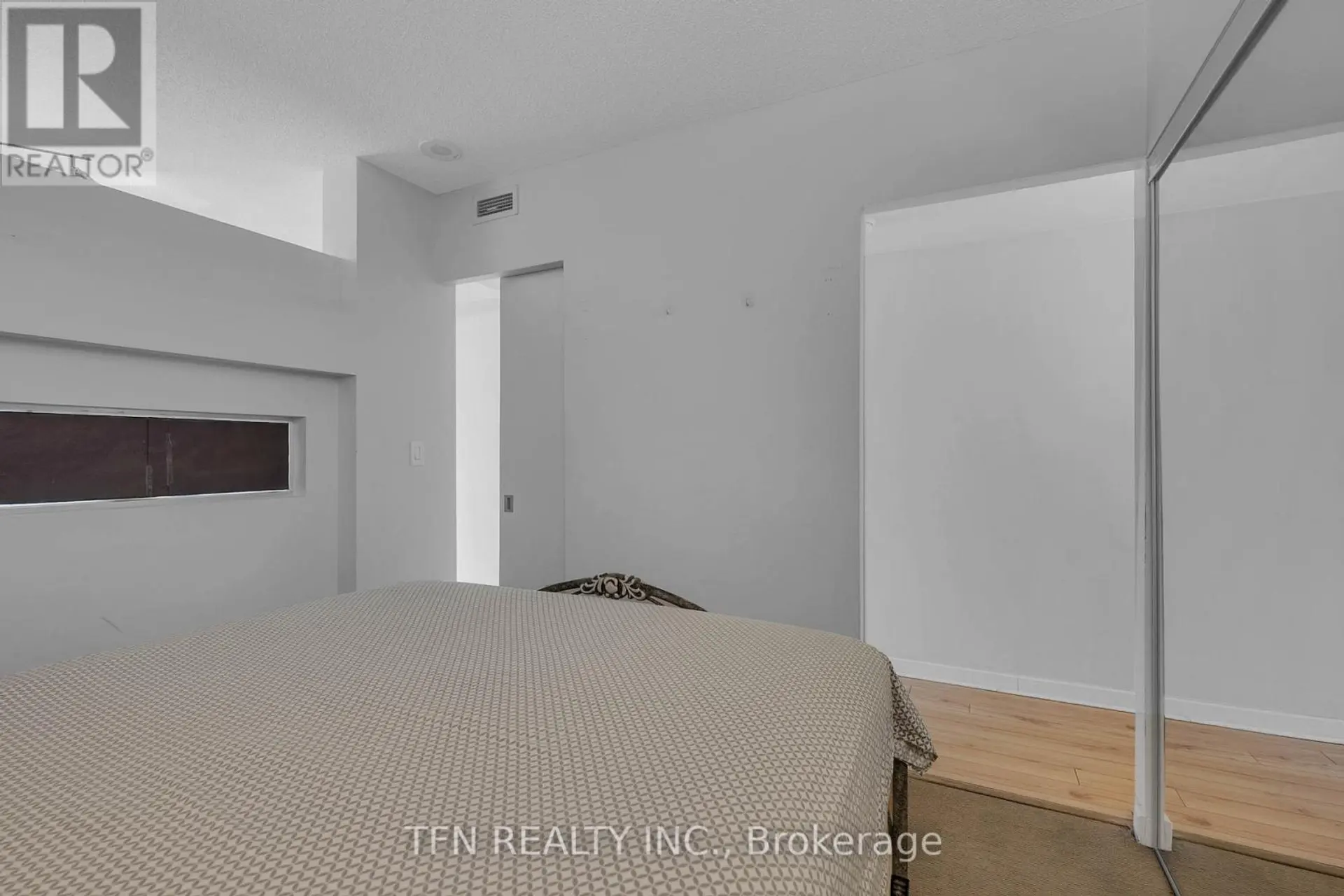 #M22 350 WELLINGTON STREET W - Image 13