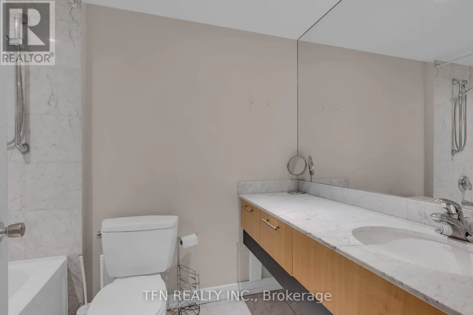 #M22 350 WELLINGTON STREET W - Image 14