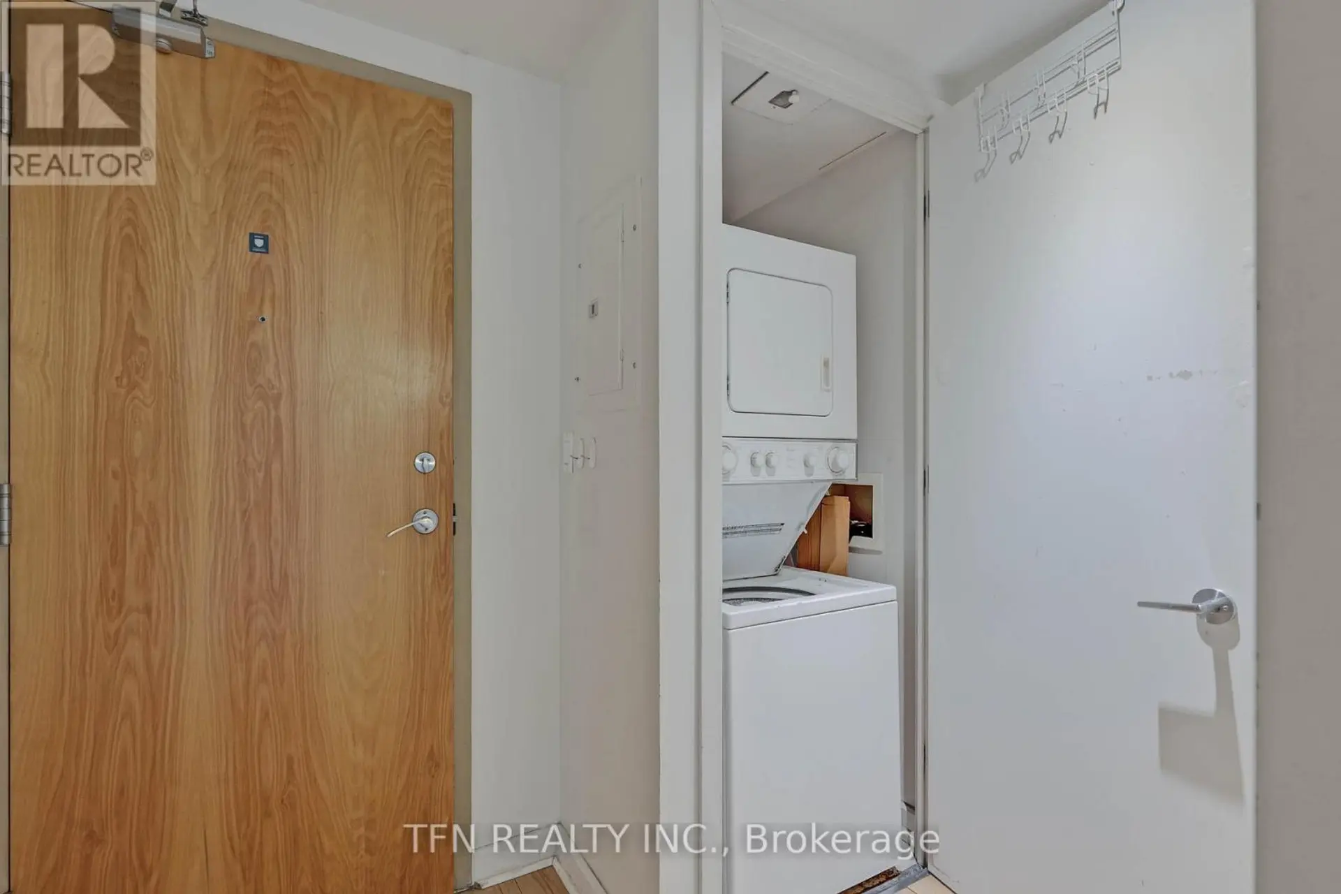 #M22 350 WELLINGTON STREET W - Image 15