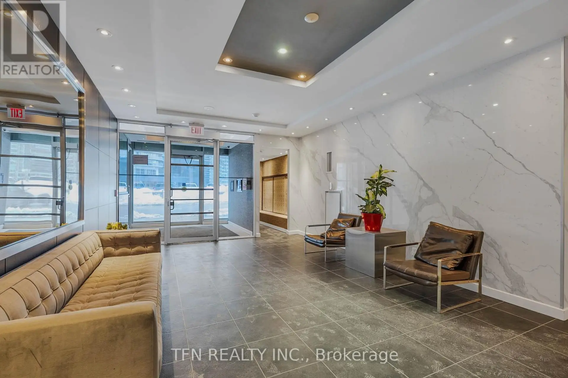 #M22 350 WELLINGTON STREET W - Image 4