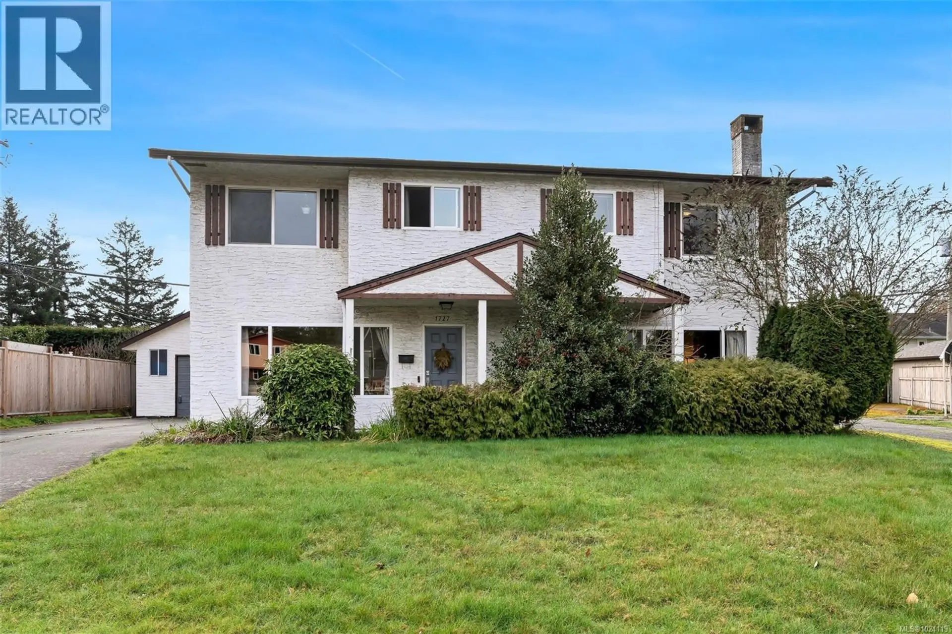 Property at 1725/1727 Ashdale Pl, Saanich, BC