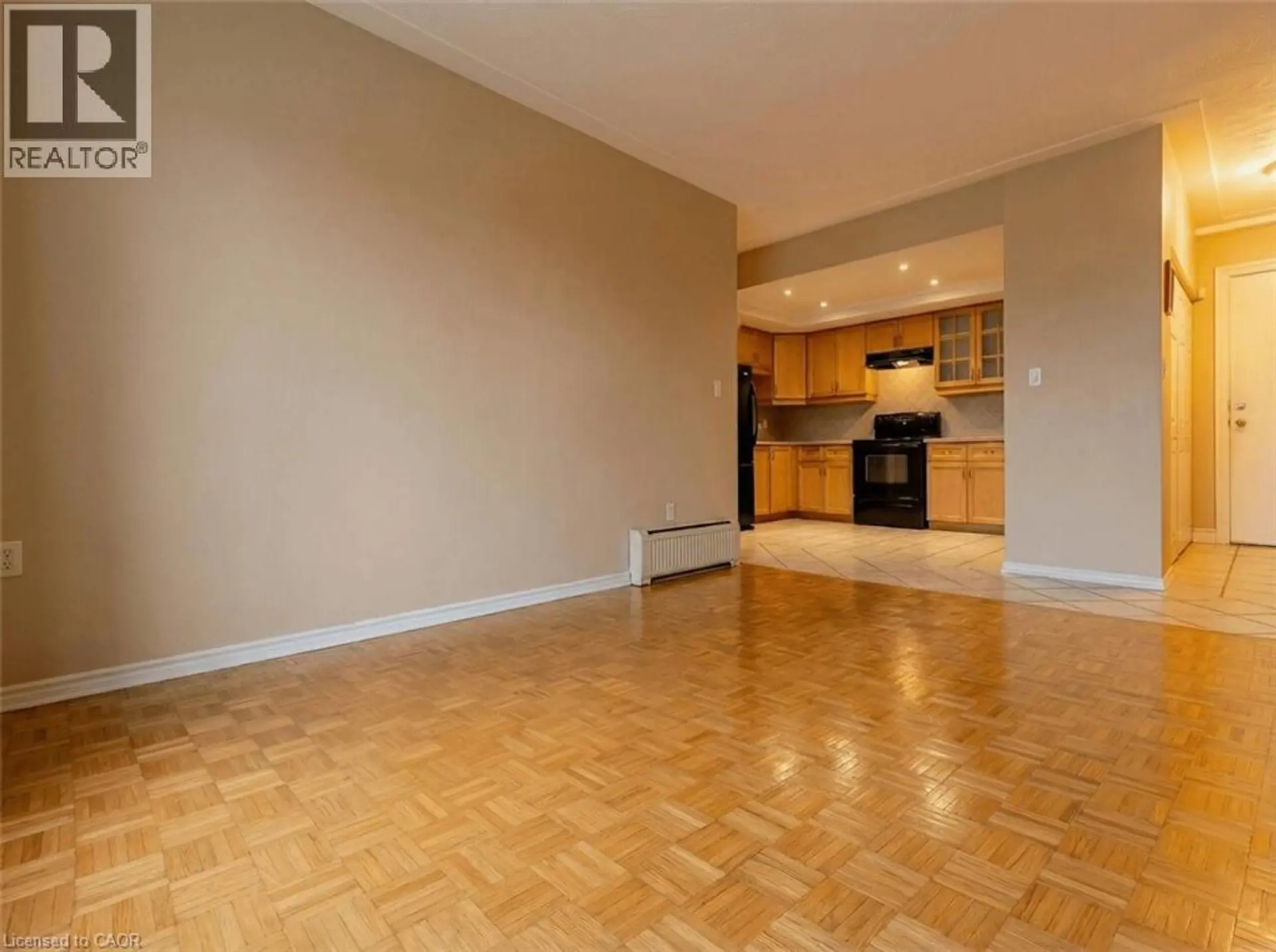#808 8 WOODMAN DRIVE S - Image 9