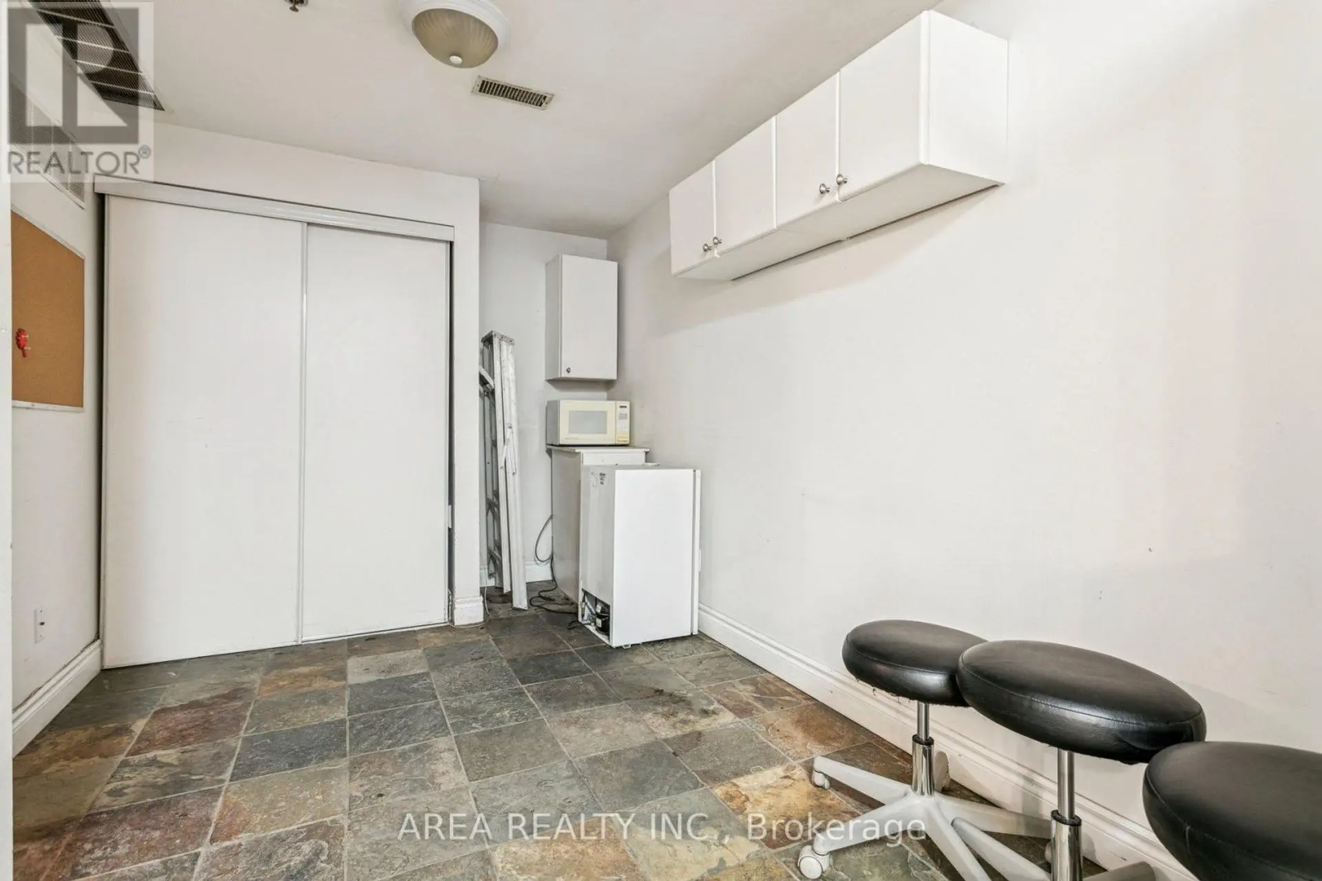 #99 99 MCCAUL STREET - Image 10