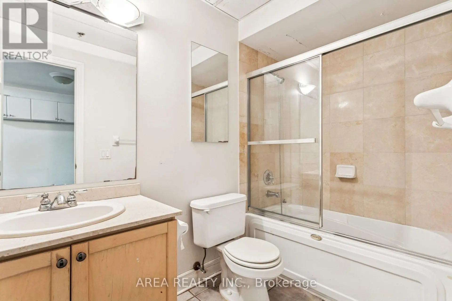 #99 99 MCCAUL STREET - Image 14