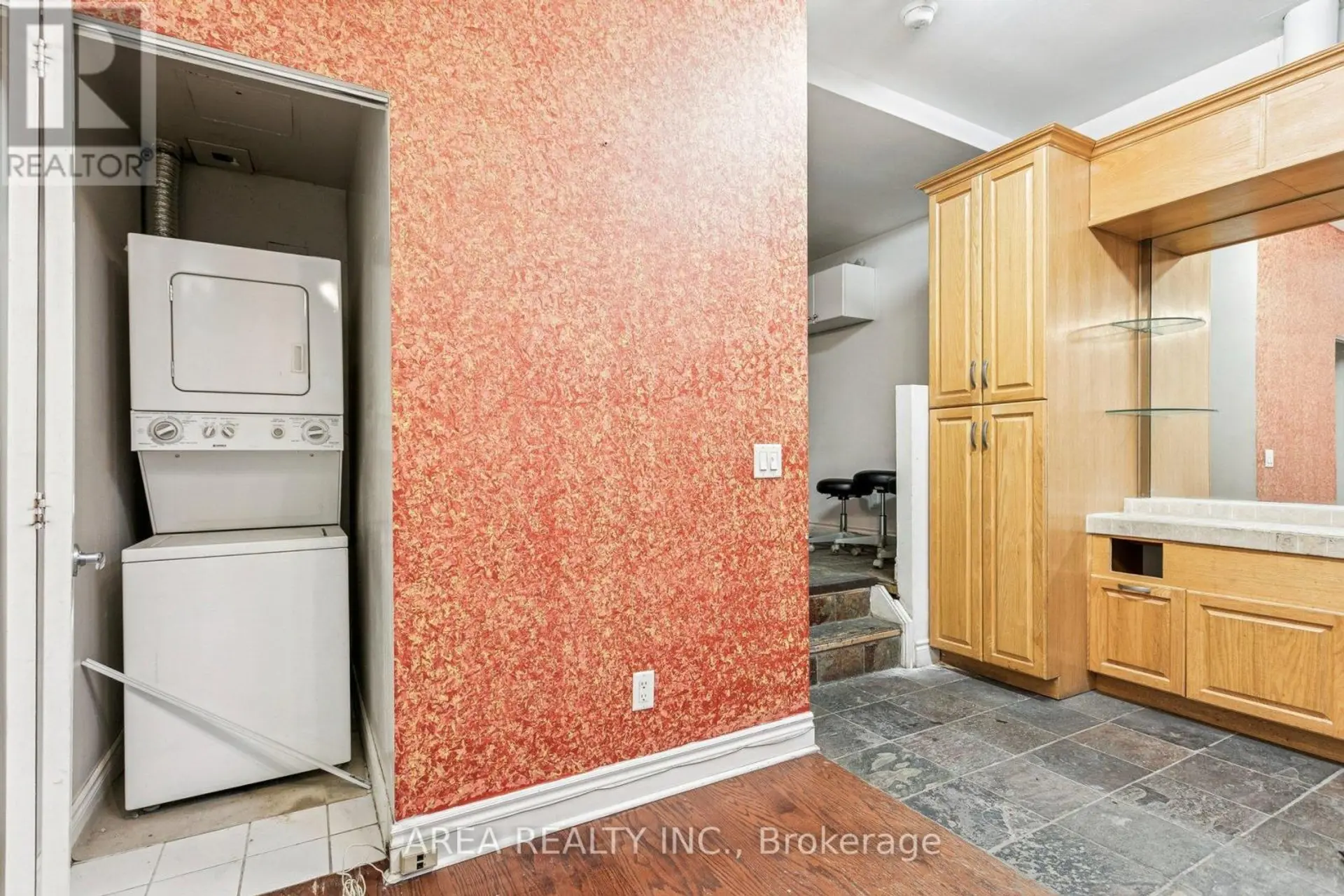 #99 99 MCCAUL STREET - Image 15