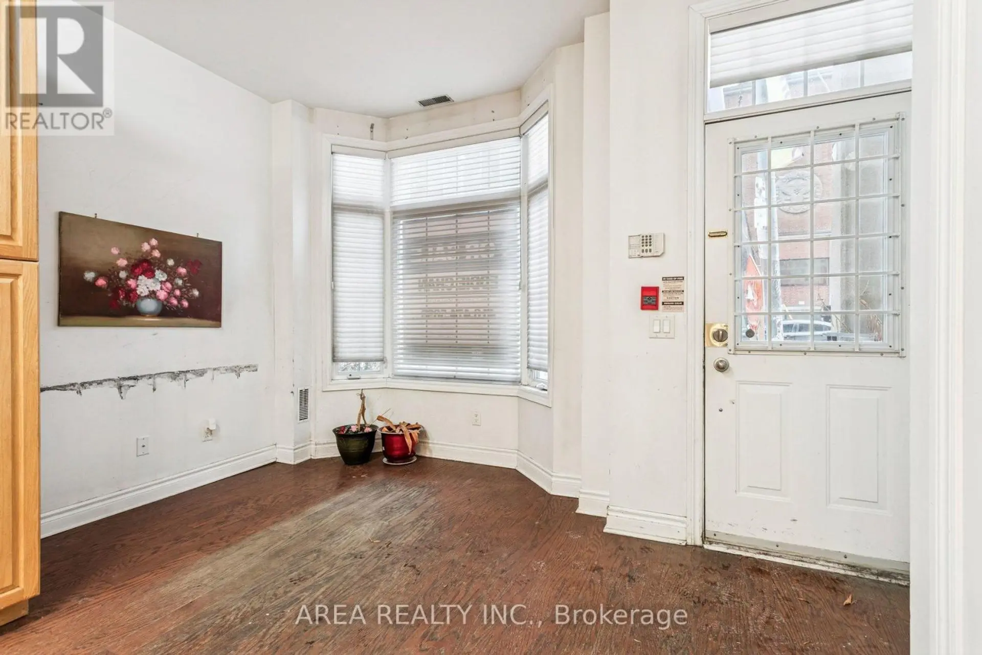 #99 99 MCCAUL STREET - Image 3