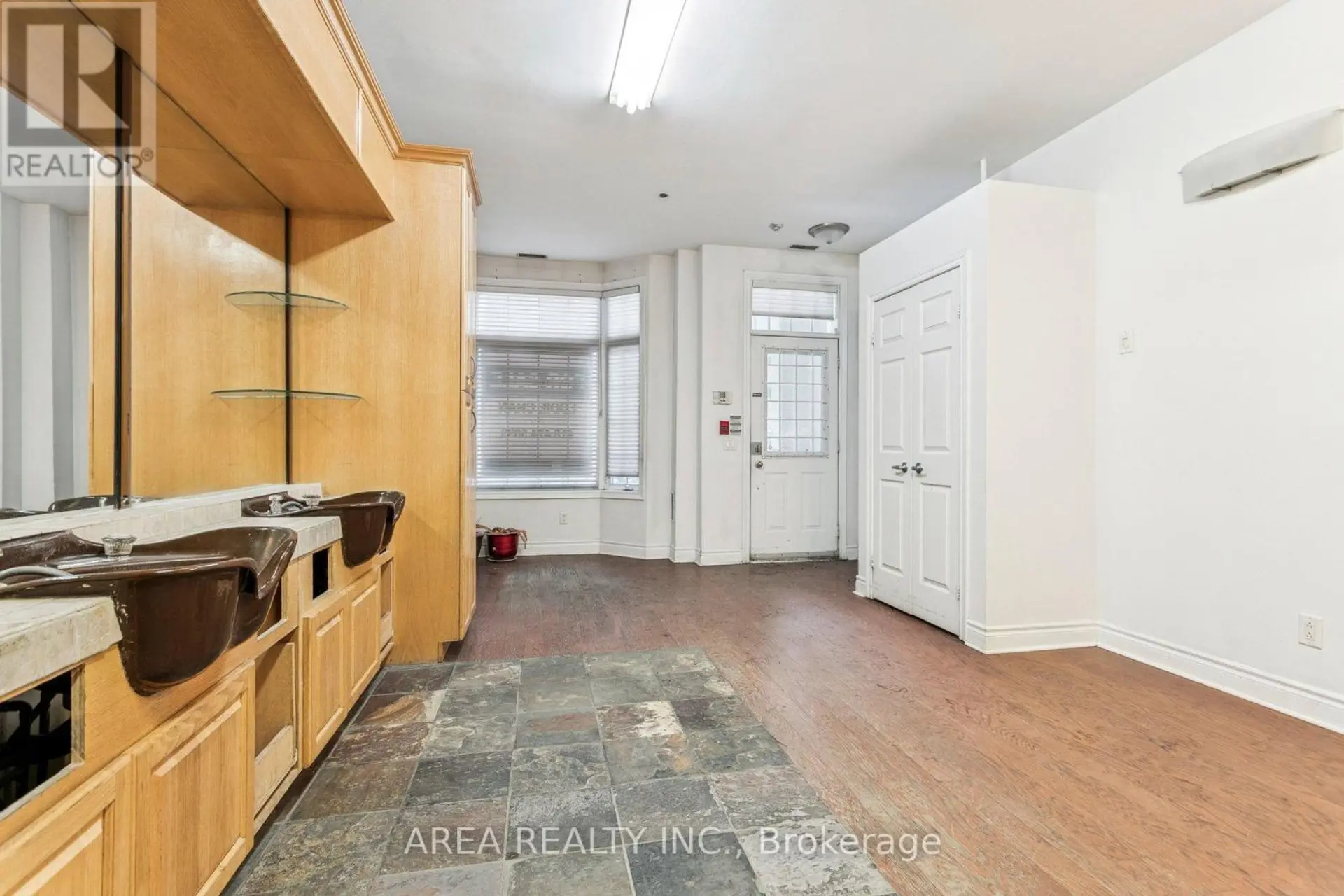 #99 99 MCCAUL STREET - Image 5