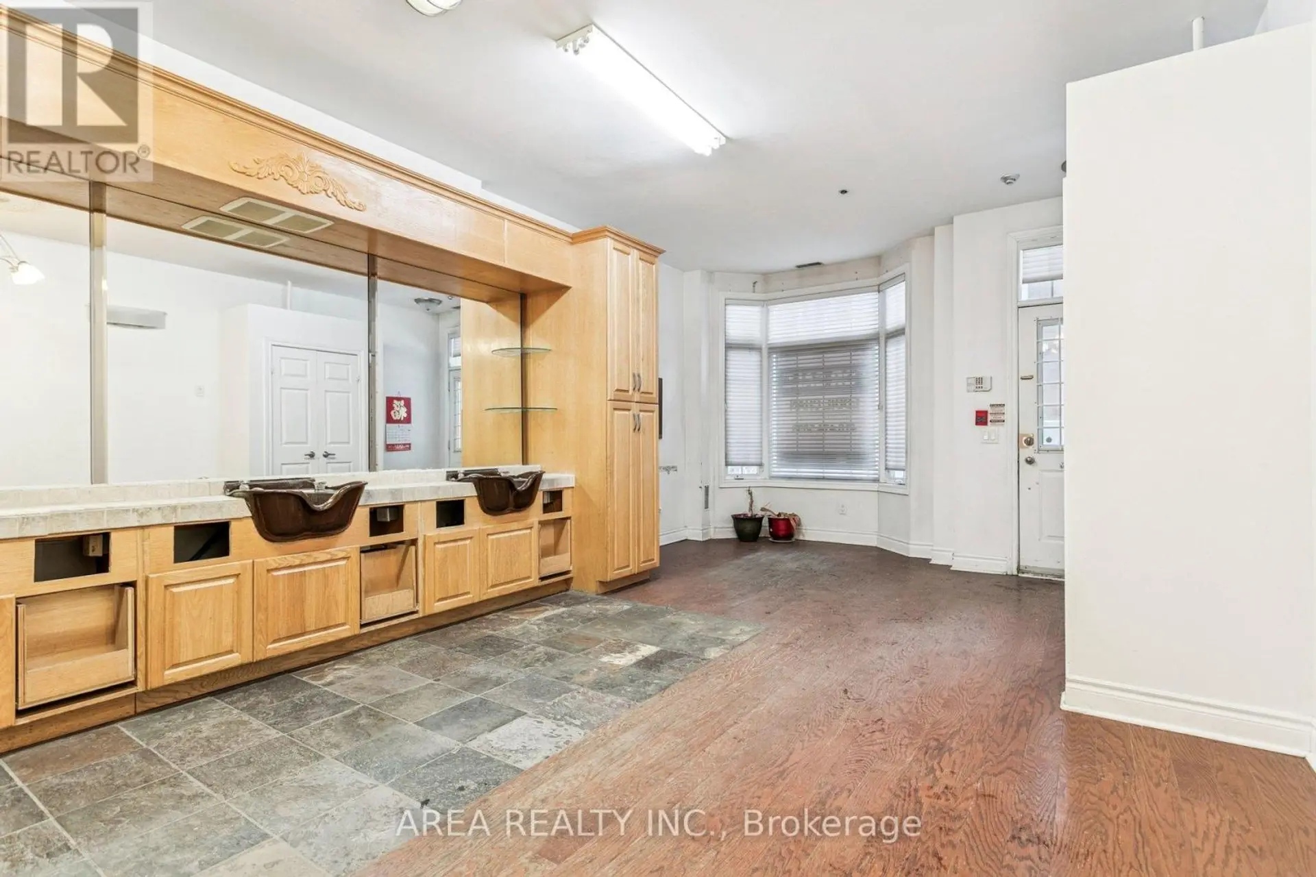 #99 99 MCCAUL STREET - Image 6