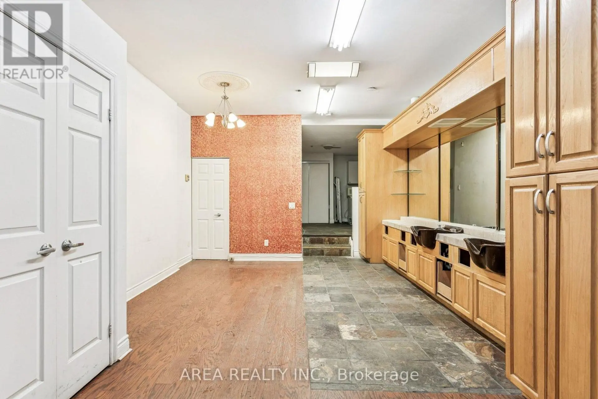#99 99 MCCAUL STREET - Image 8