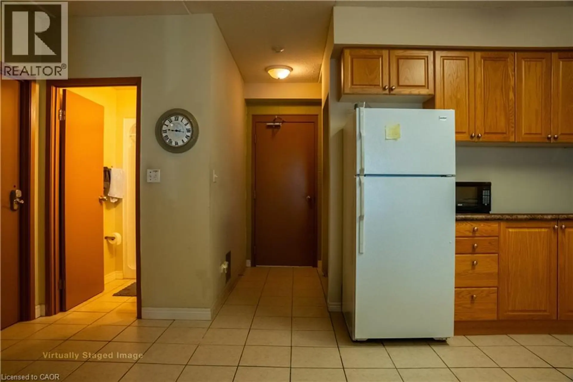 #402 253 LESTER STREET - Image 2
