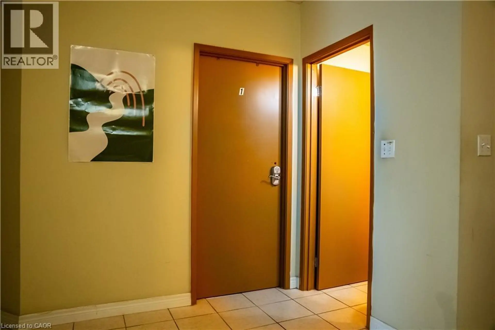 #402 253 LESTER STREET - Image 6