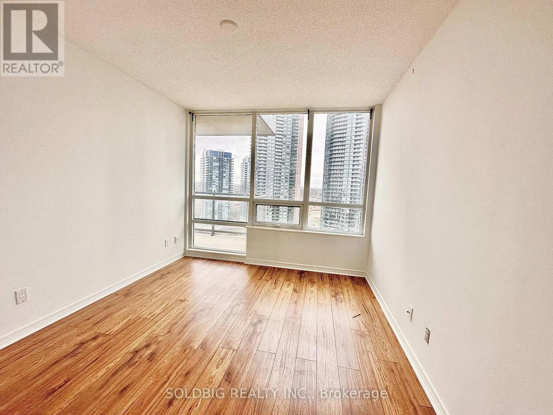 #2004 15 LEGION ROAD - Image 8