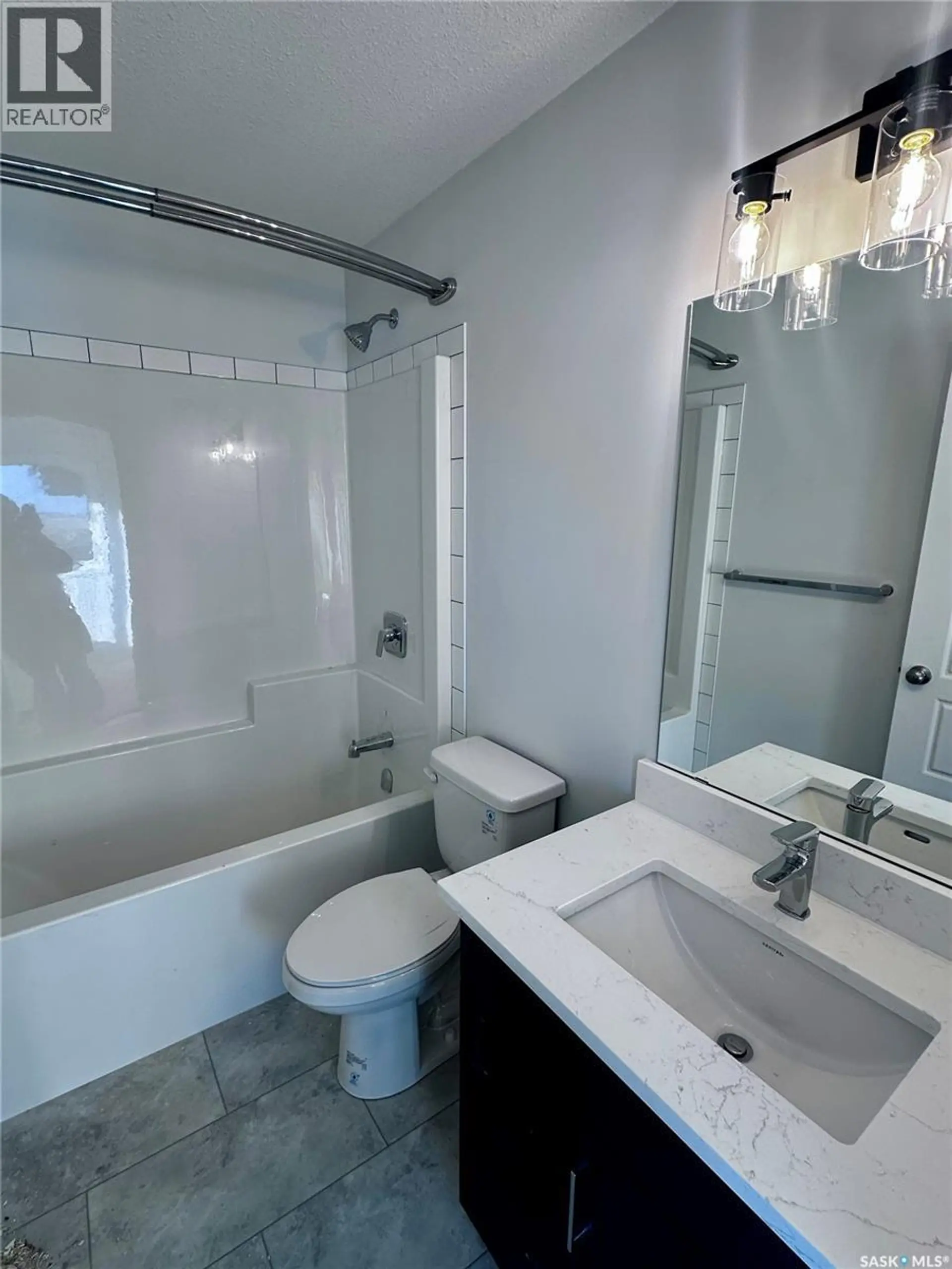 1123 Camden GARDENS - Image 13