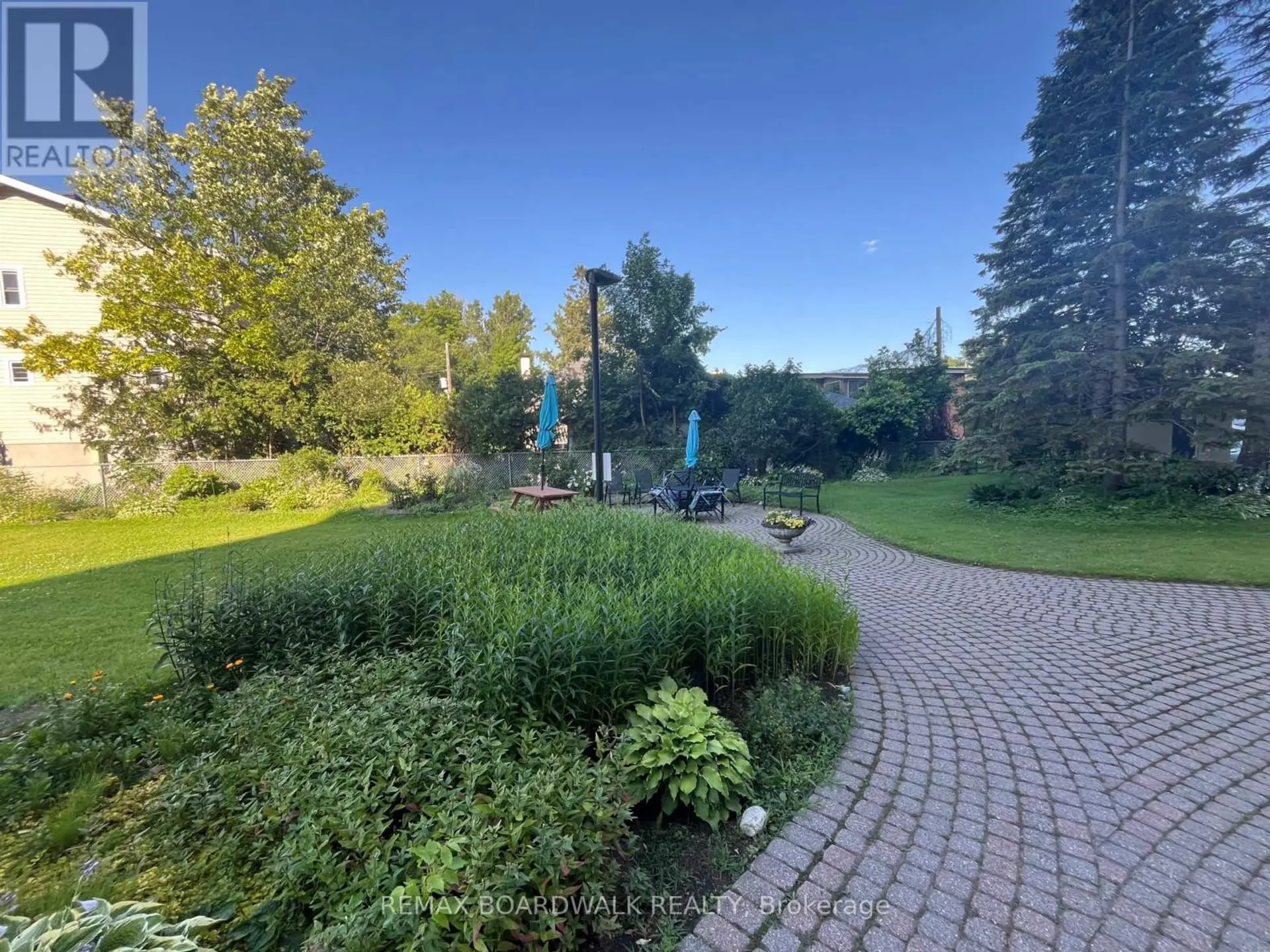 #407 555 BRITTANY DRIVE - Image 13