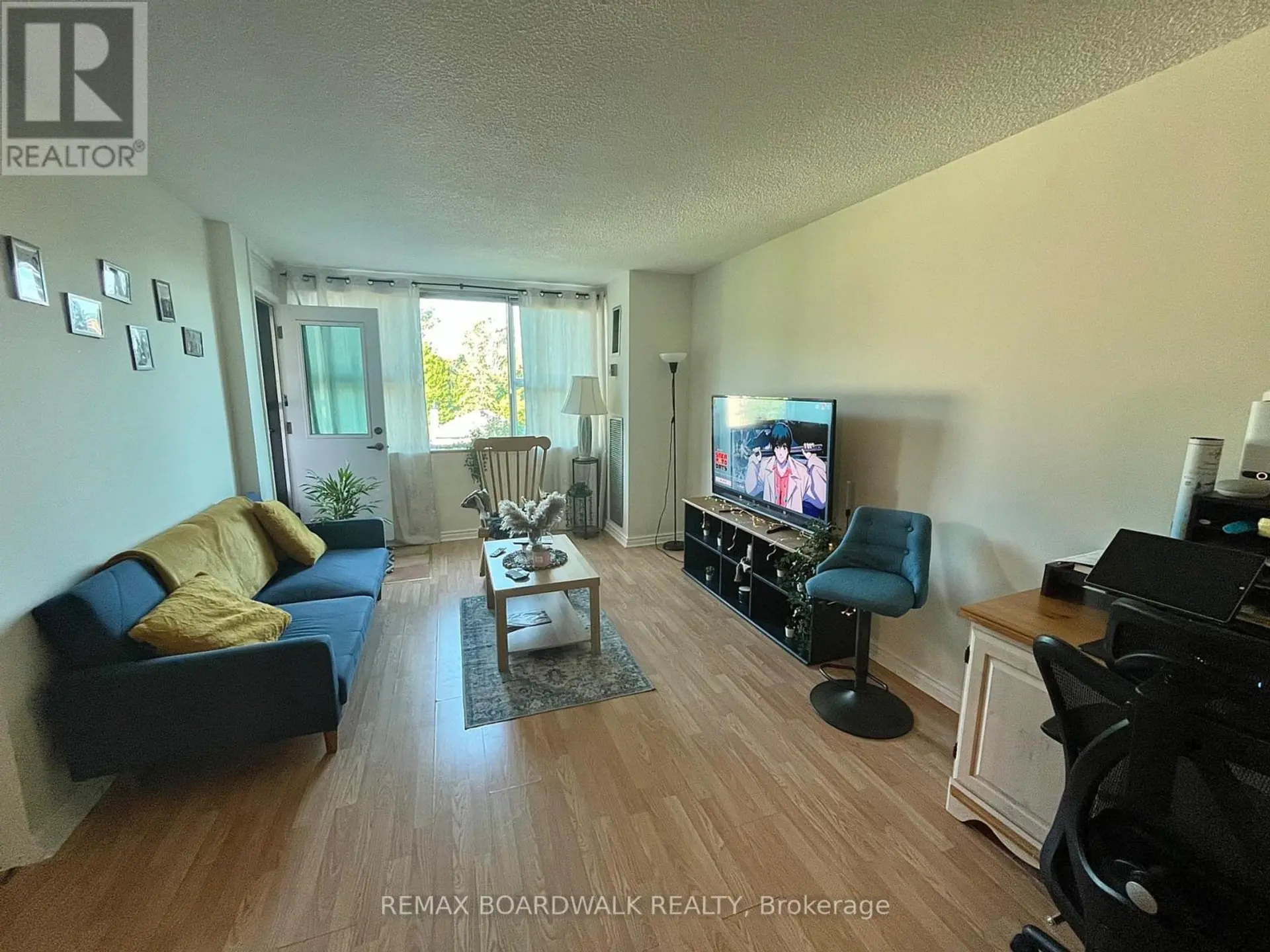 #407 555 BRITTANY DRIVE - Image 4