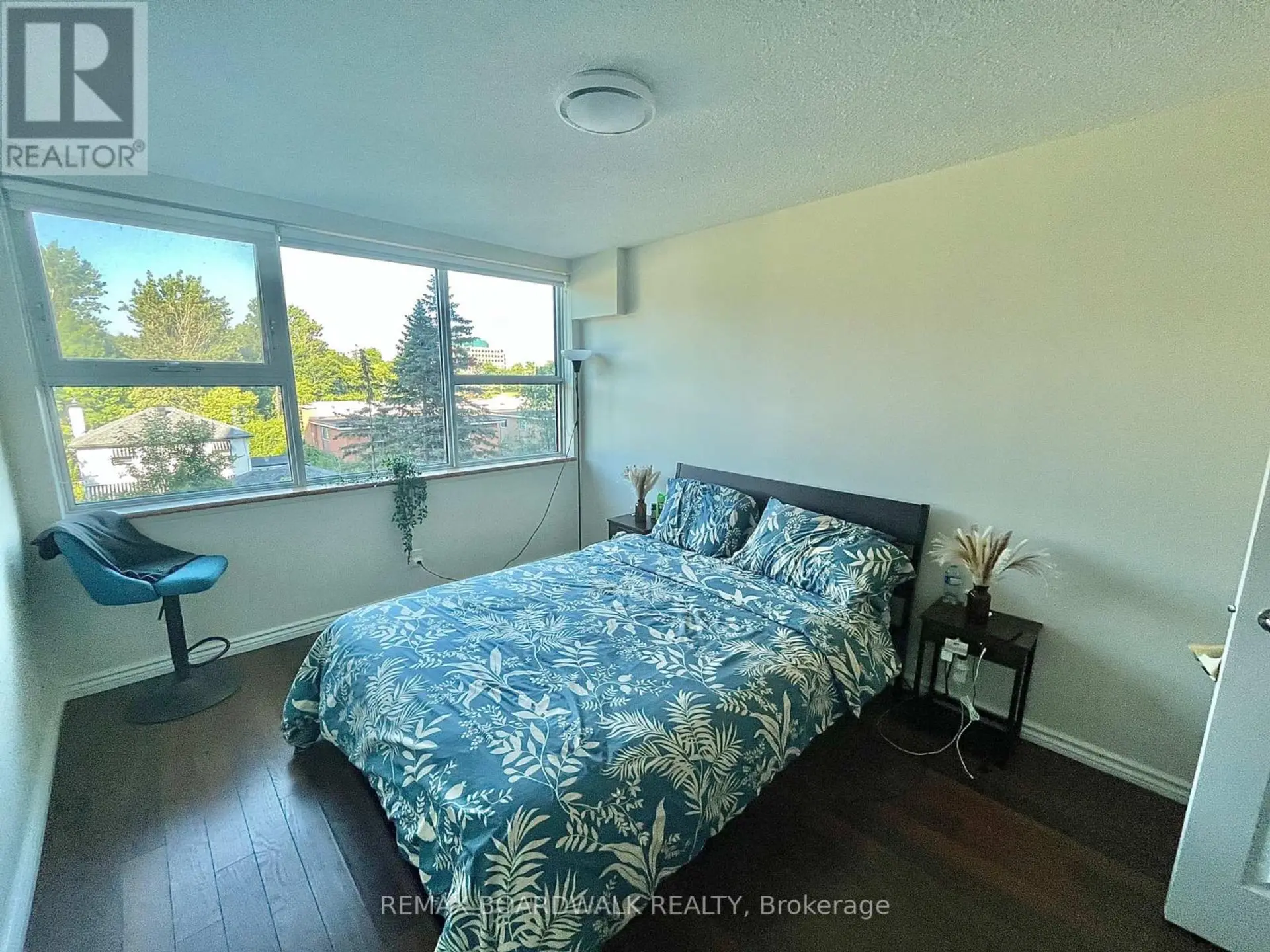#407 555 BRITTANY DRIVE - Image 7