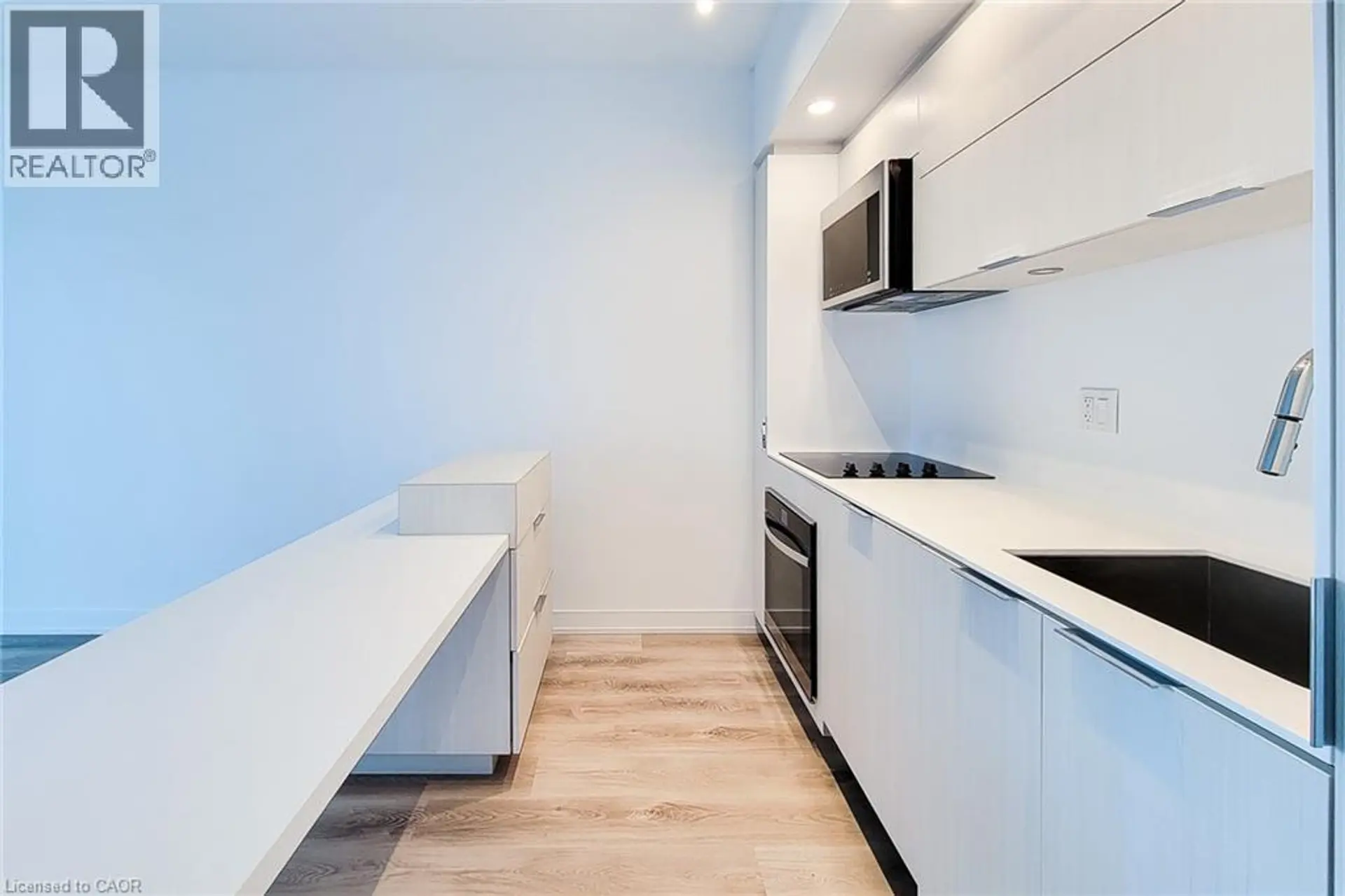 #909 370 MARTHA STREET - Image 10