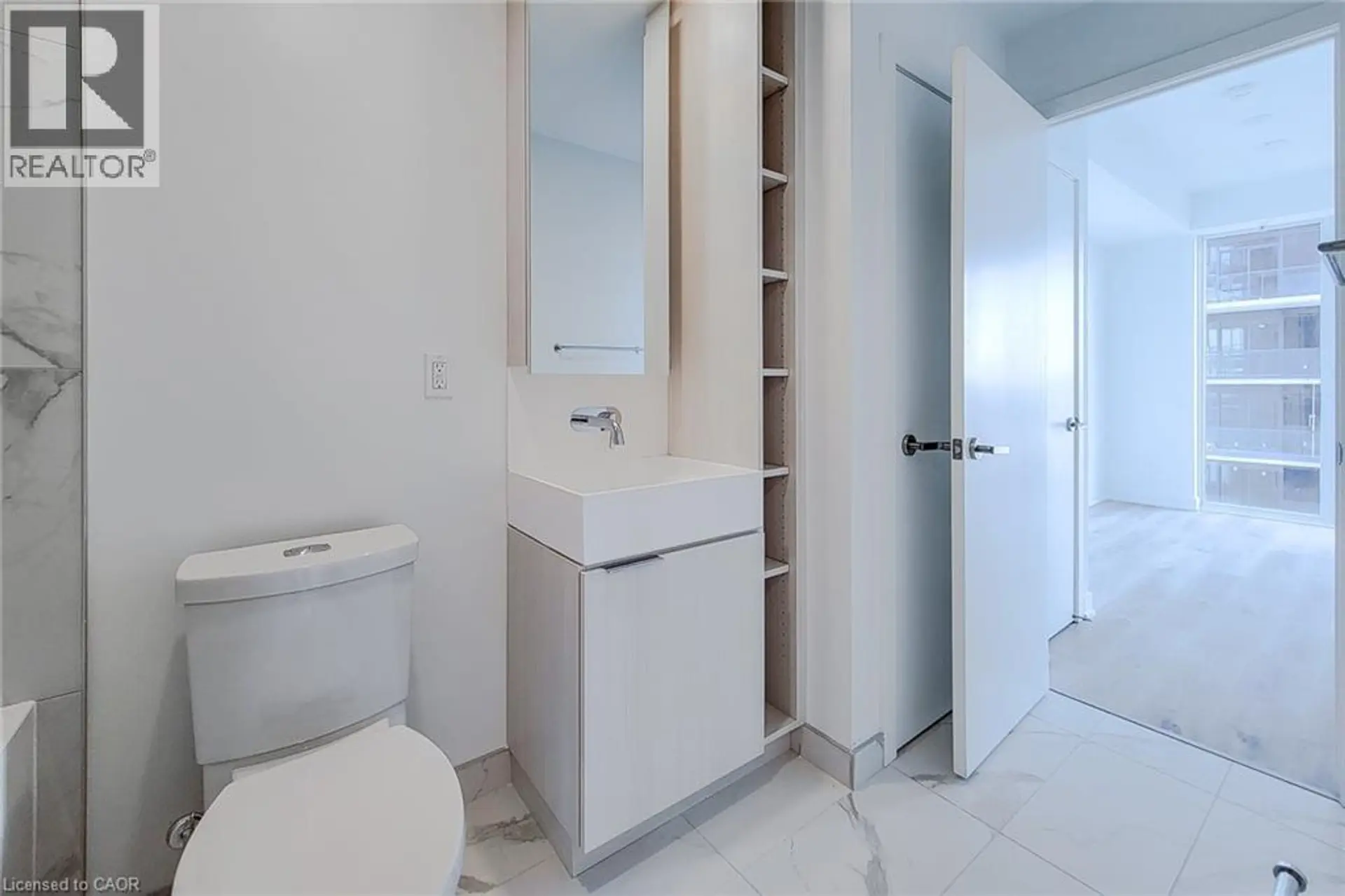 #909 370 MARTHA STREET - Image 11