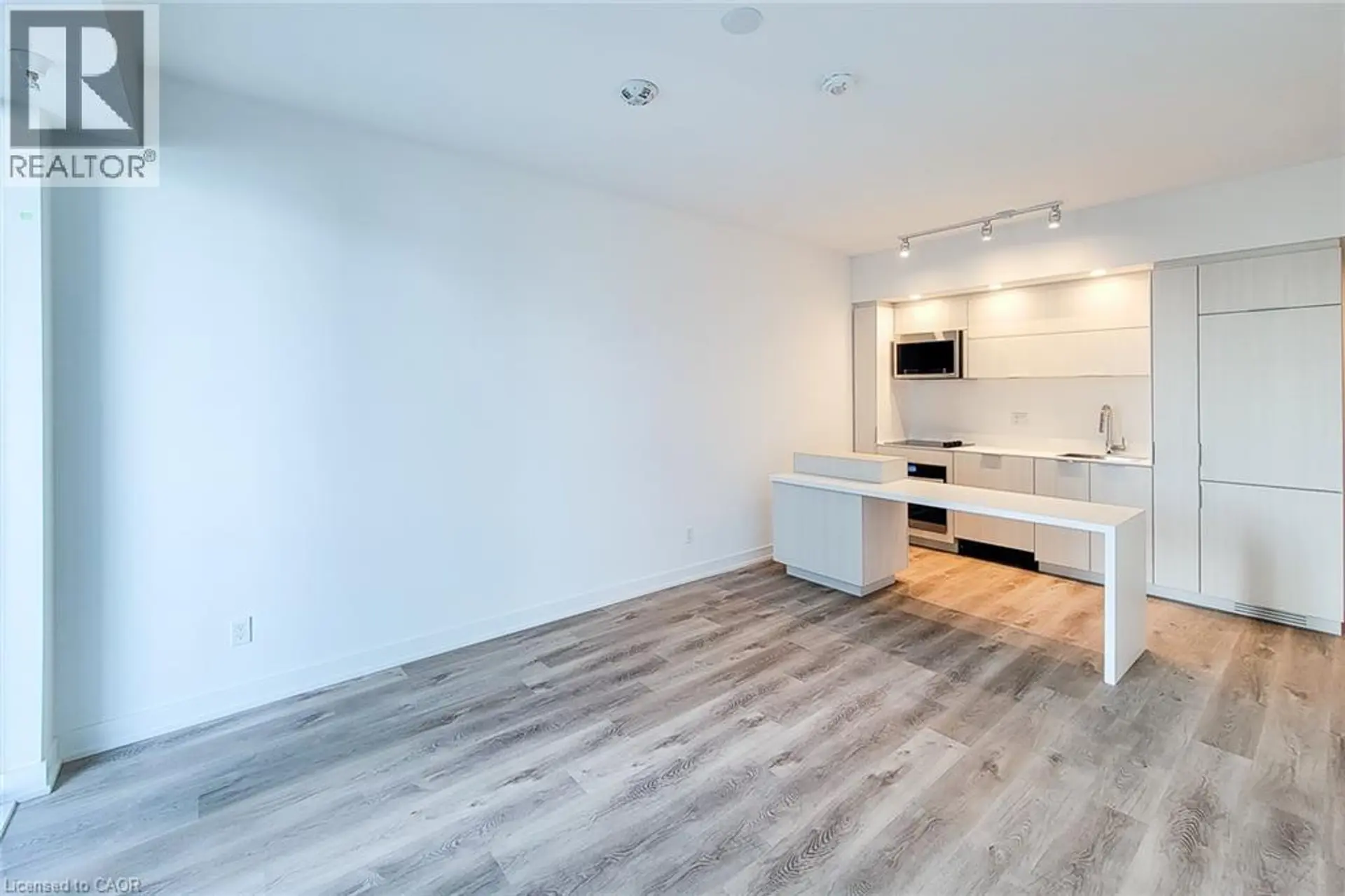 #909 370 MARTHA STREET - Image 3