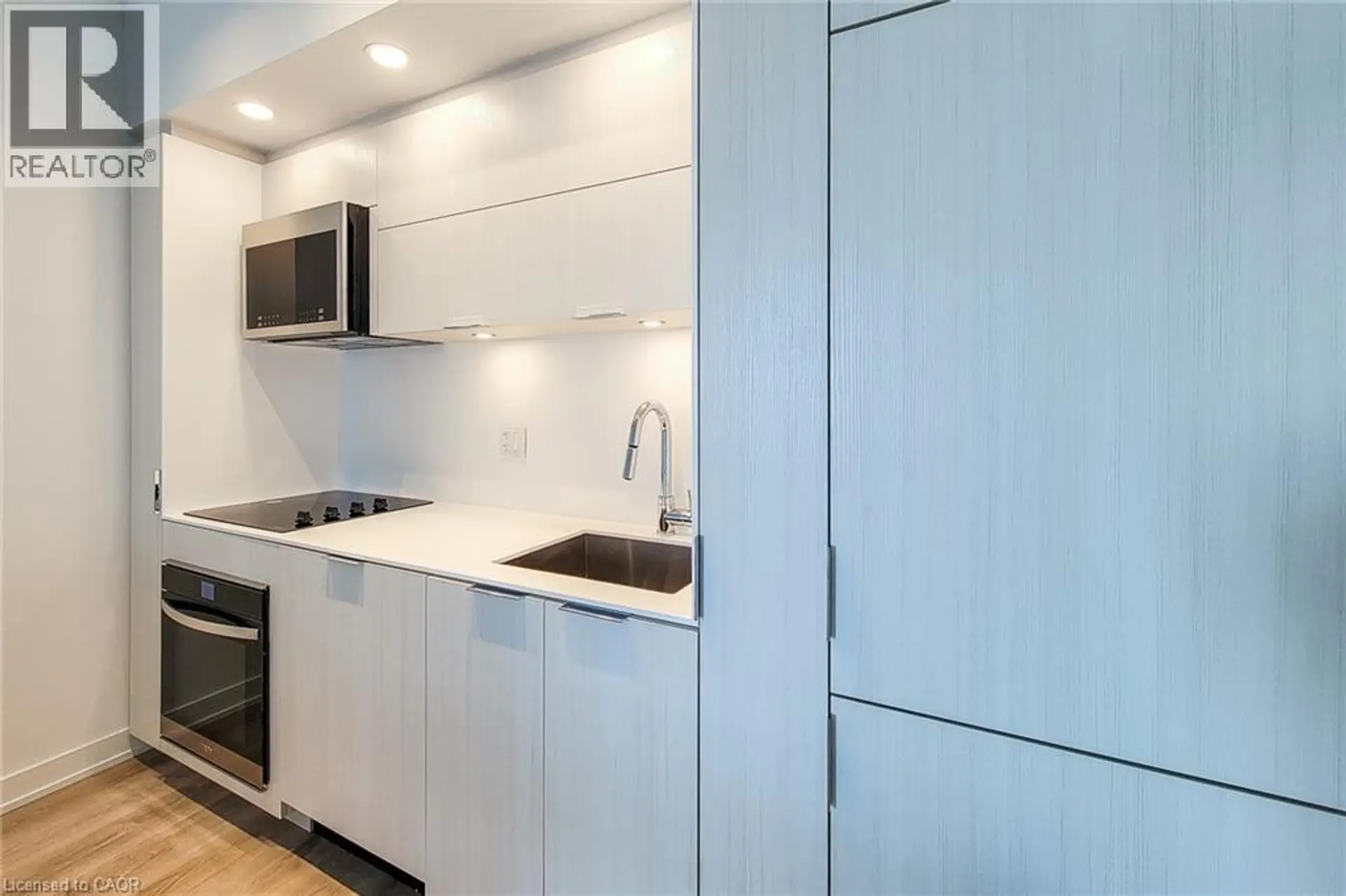 #909 370 MARTHA STREET - Image 9