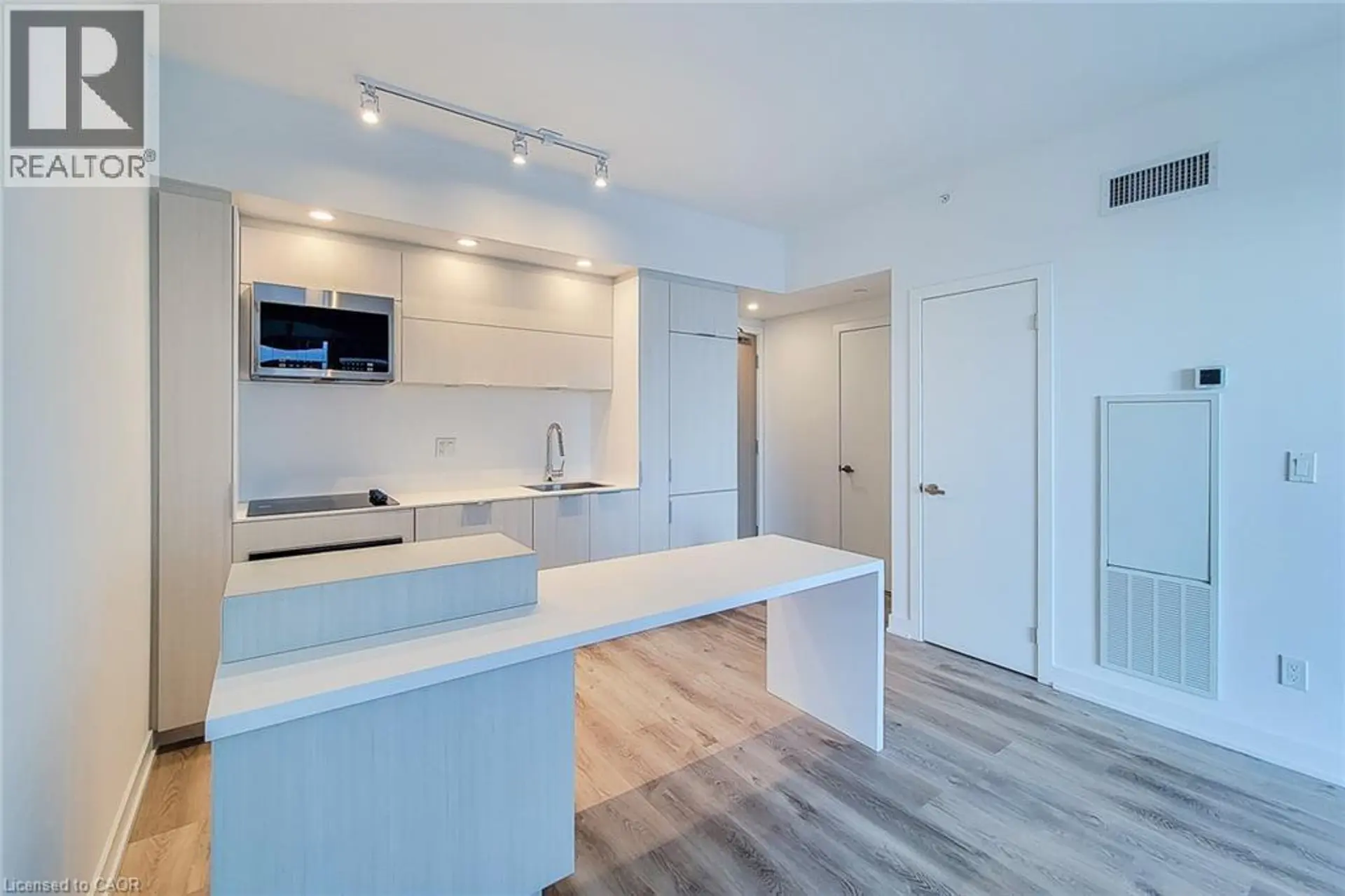 #909 370 MARTHA STREET - Image 8
