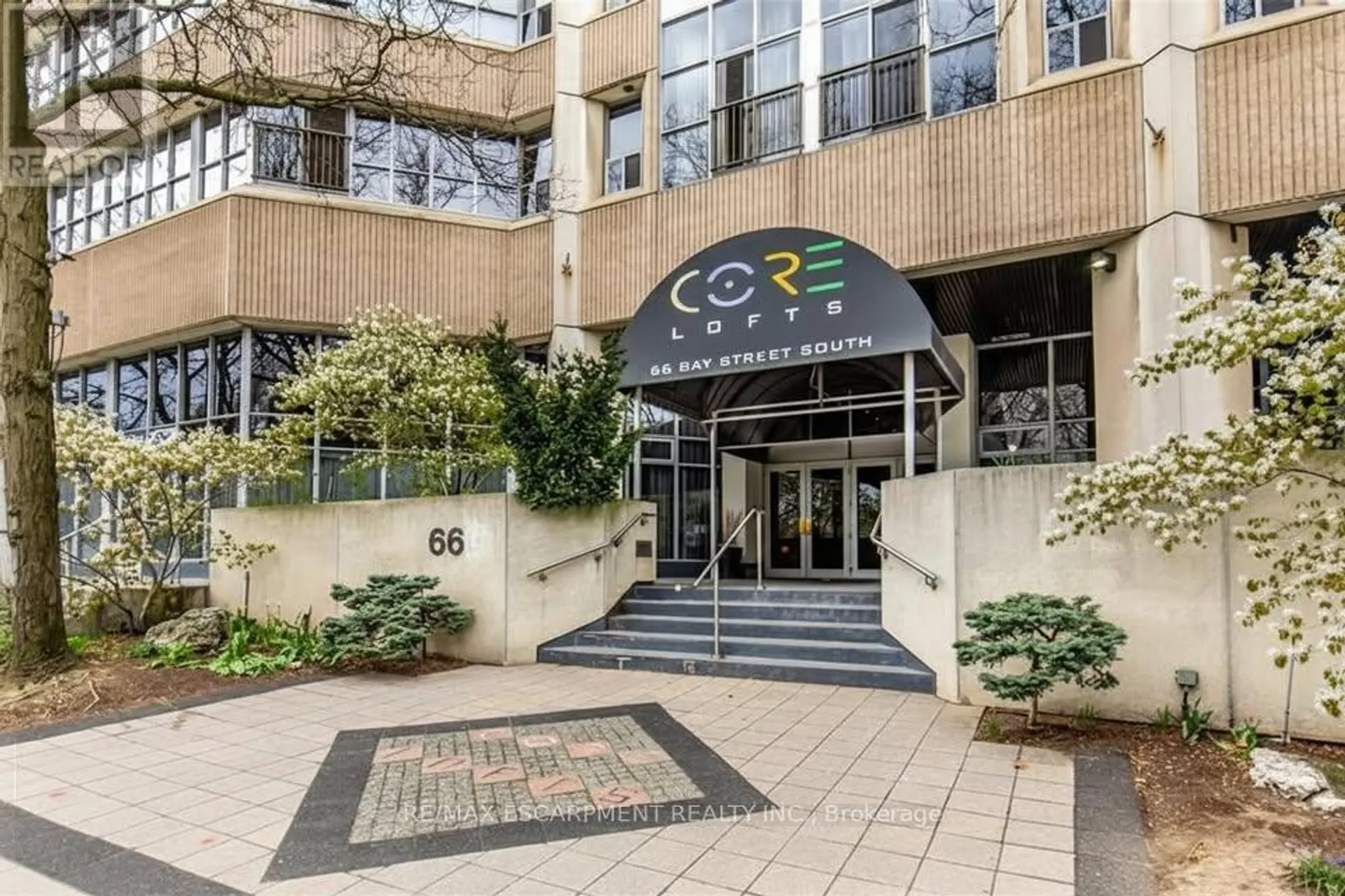 #106 66 BAY STREET S - Image 2