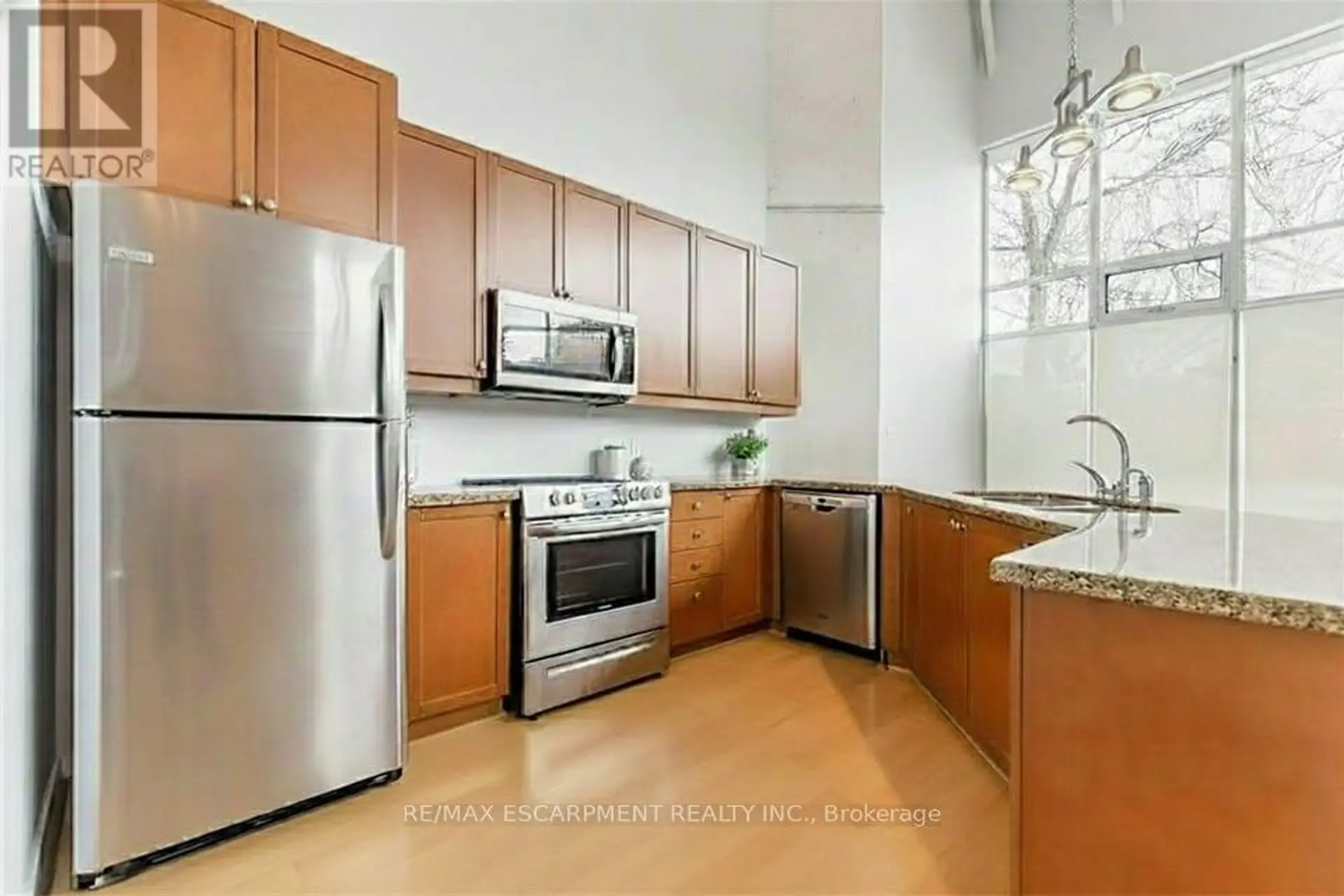 #106 66 BAY STREET S - Image 8
