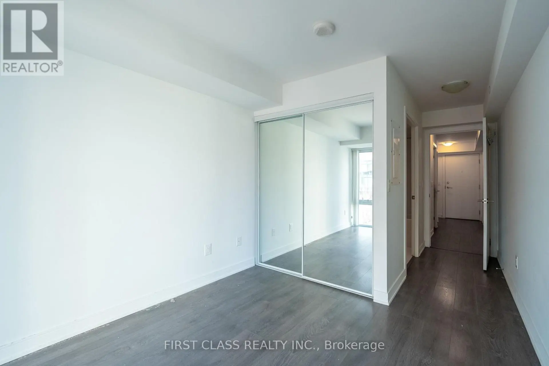 #1022 525 ADELAIDE STREET W - Image 4