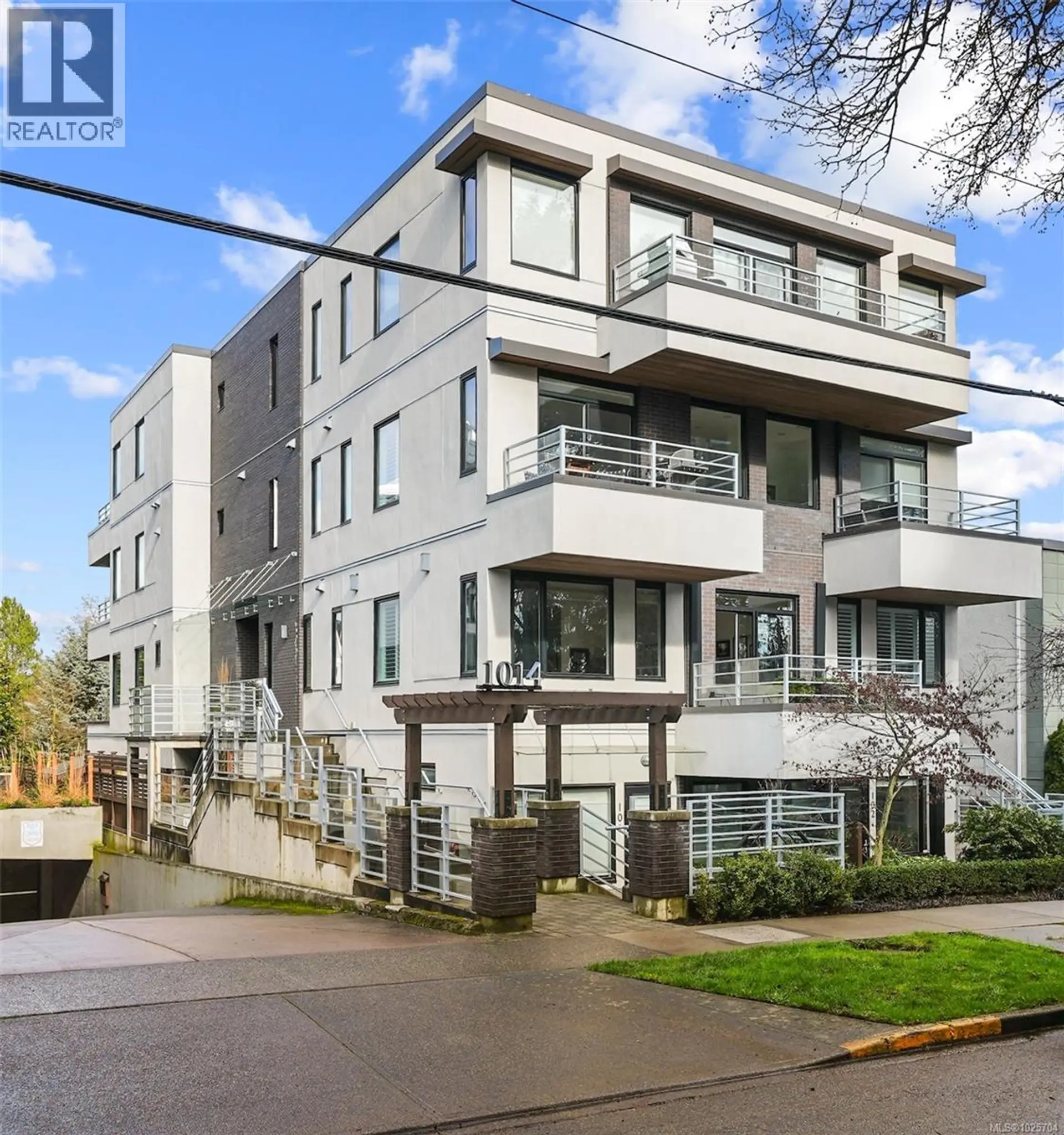 Property at #102 1014 Park Blvd, Victoria, BC