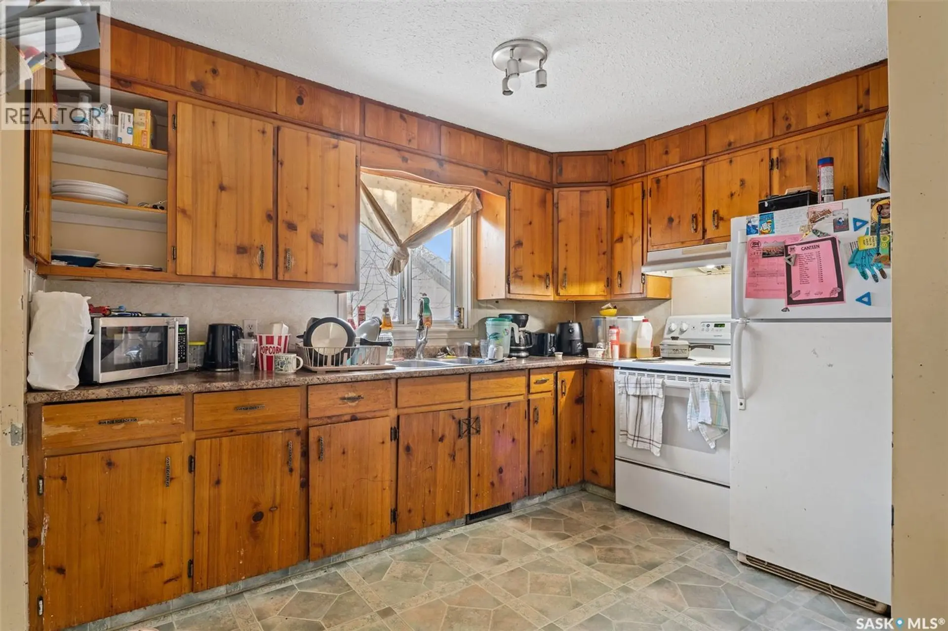 806 12TH STREET W - Image 7