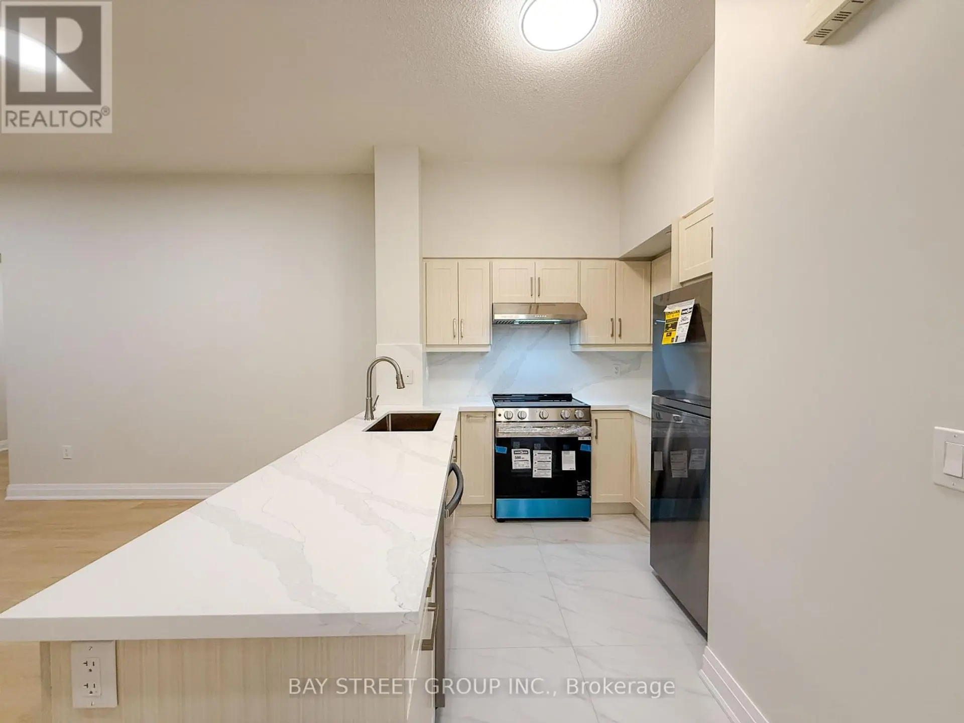 #218 1038 MCNICOLL AVENUE - Image 2