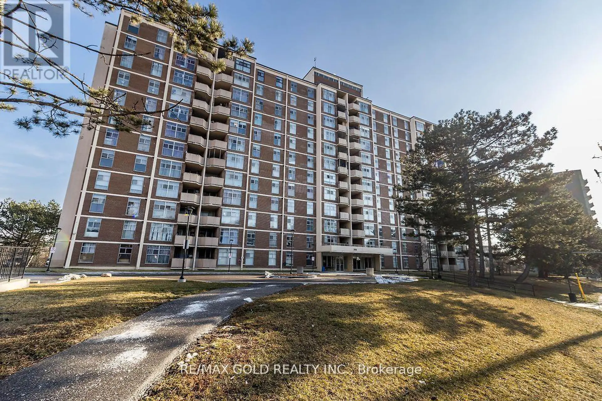 #405 335 DRIFTWOOD AVENUE - Image 1