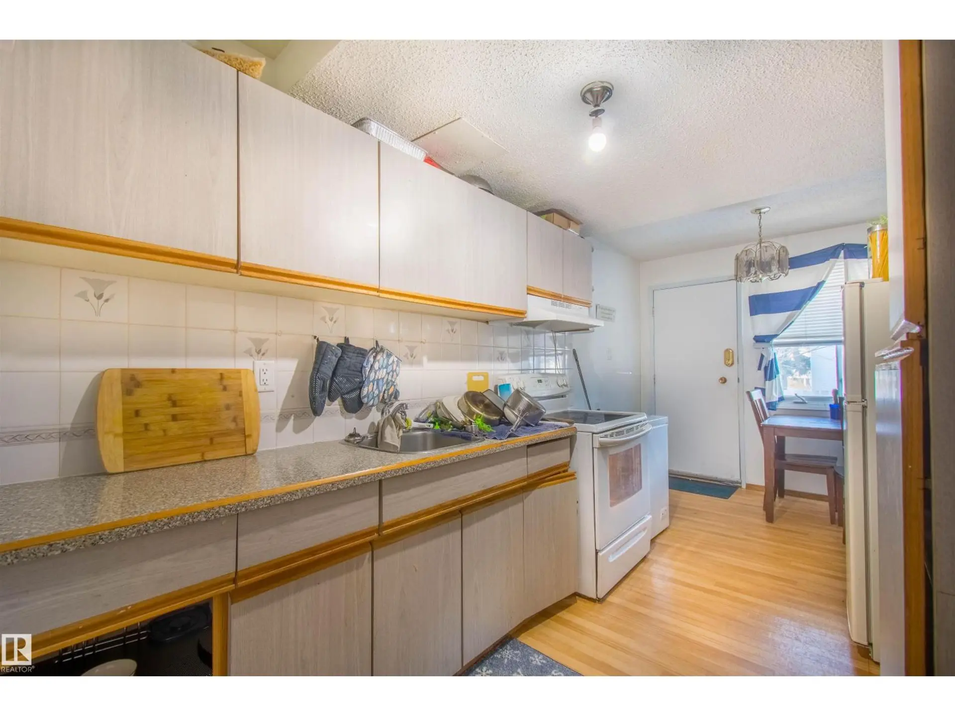 21 AMBERLY CO NW - Image 11