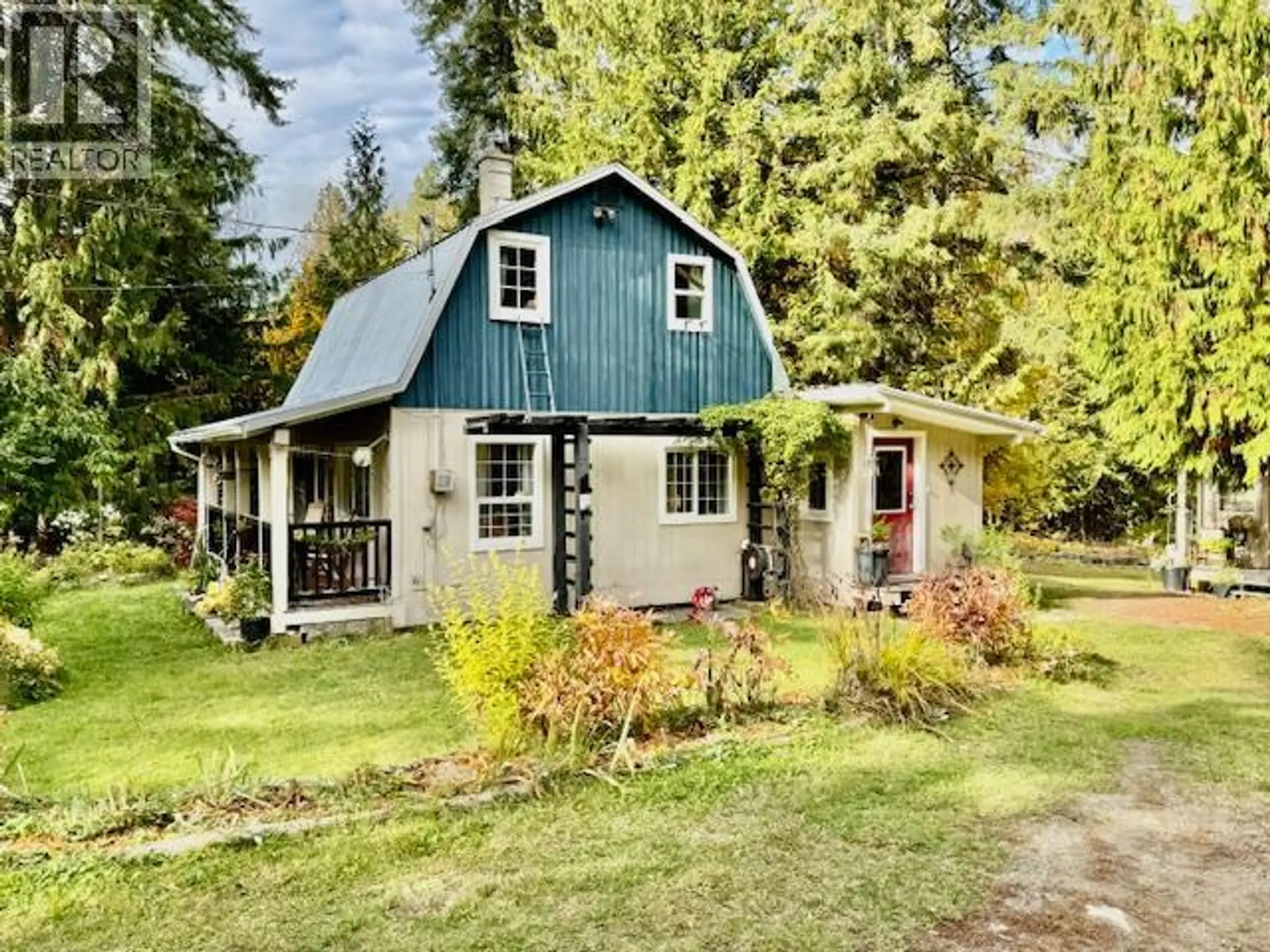Property at 7812 6 Highway, Fauquier, BC