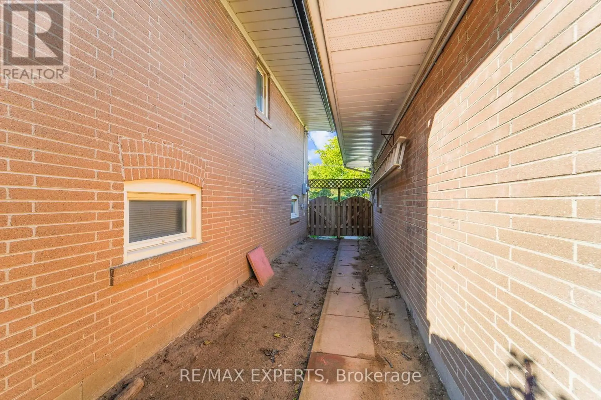 19 DUNCOMBE BOULEVARD - Image 12