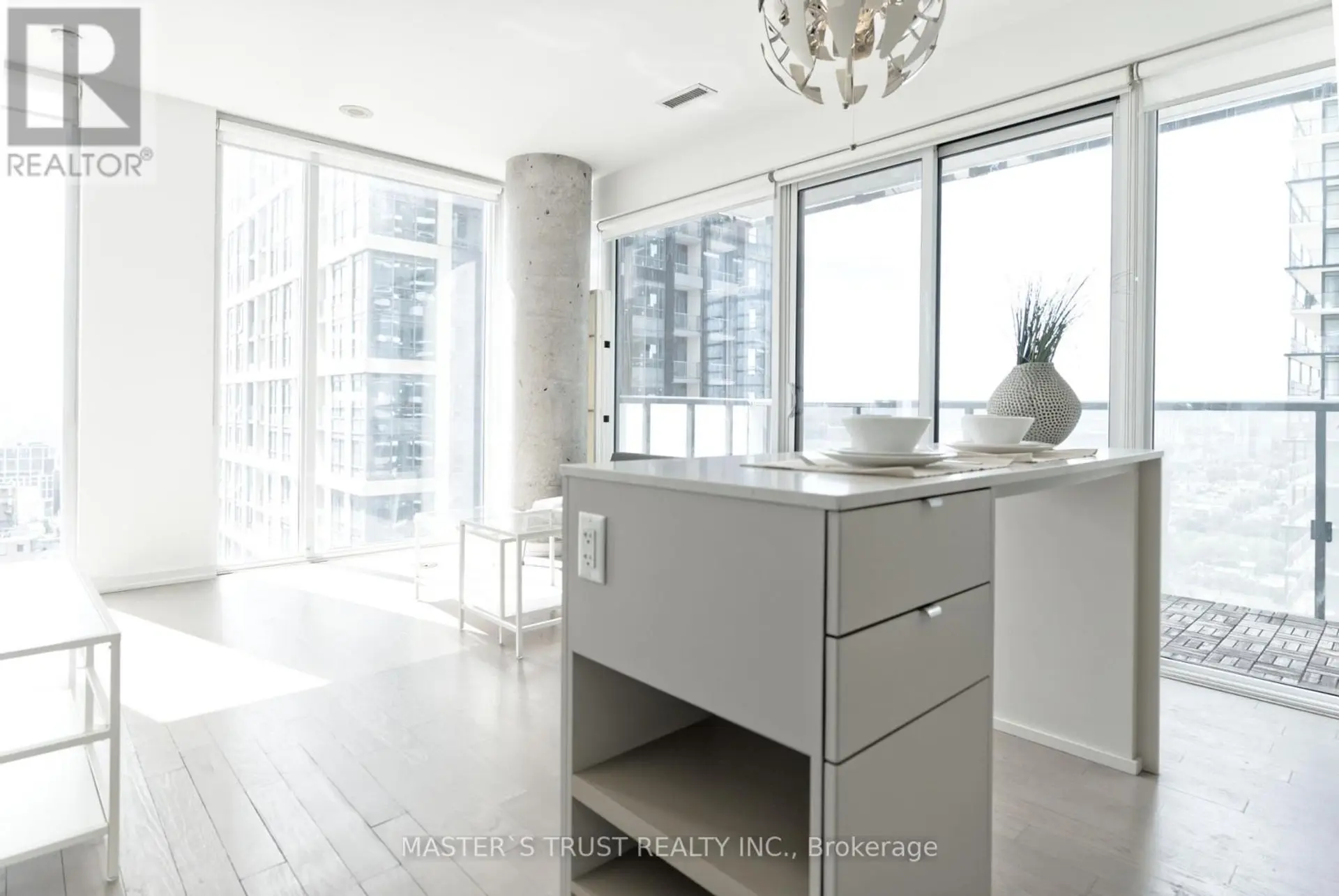 #2511 101 PETER STREET - Image 4