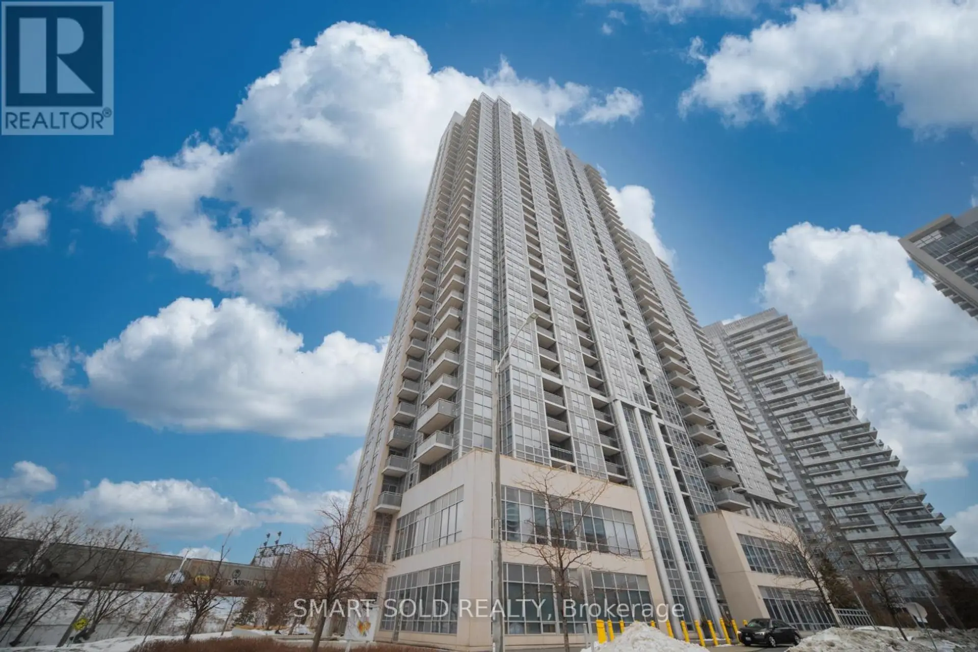 #2918 275 VILLAGE GREEN SQUARE - Image 1