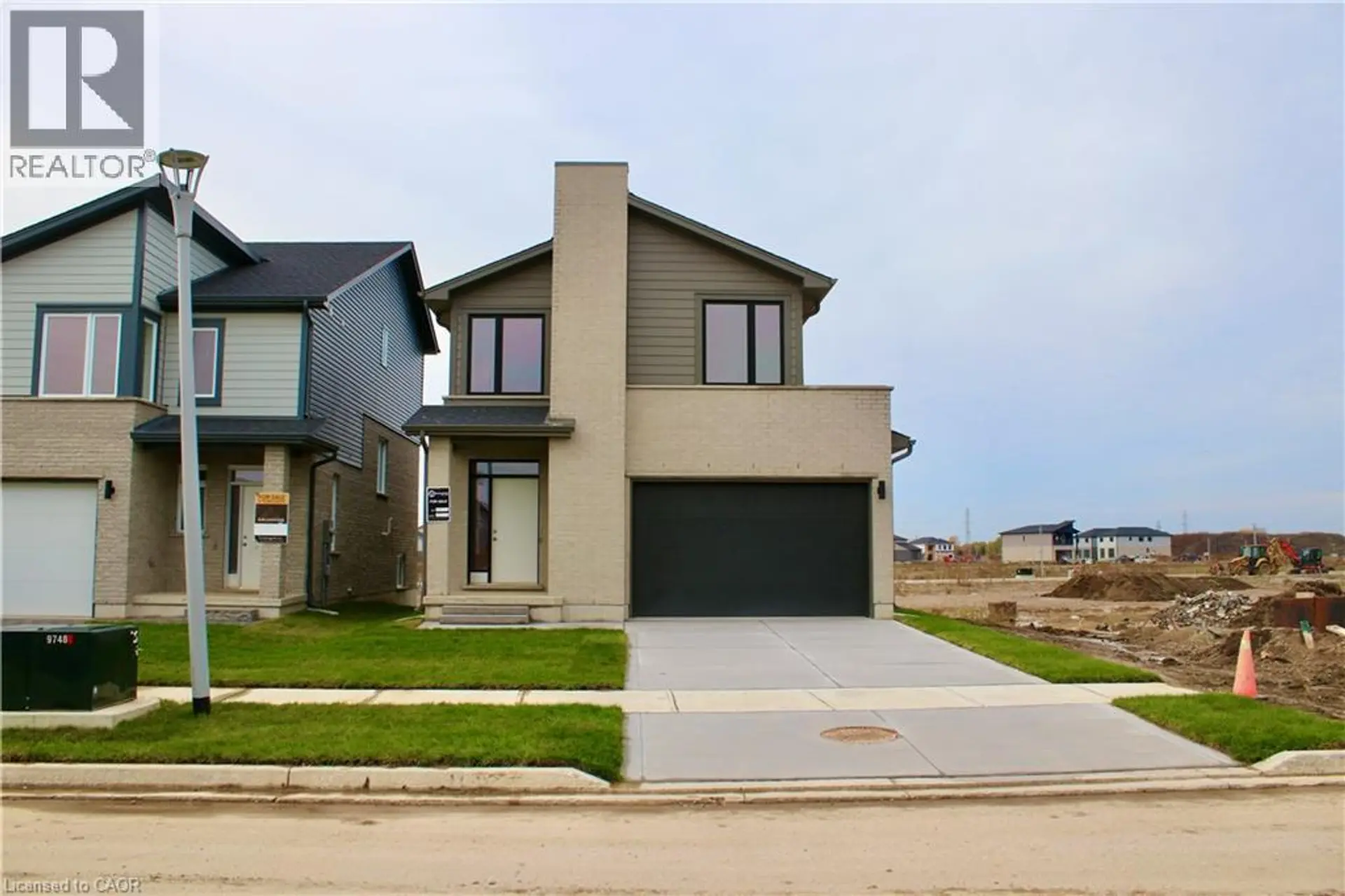 2250 SOUTHPORT CRESCENT - Image 1