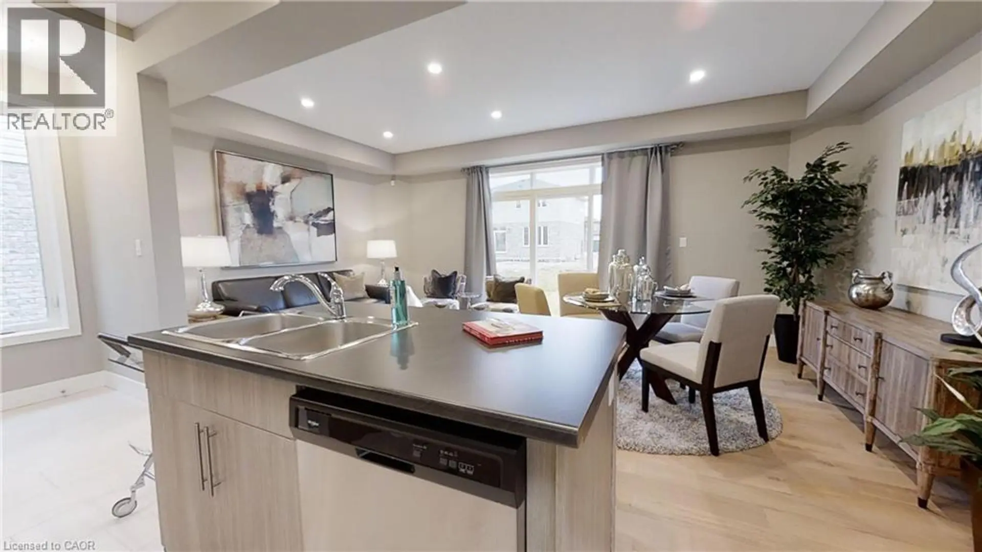 2250 SOUTHPORT CRESCENT - Image 3